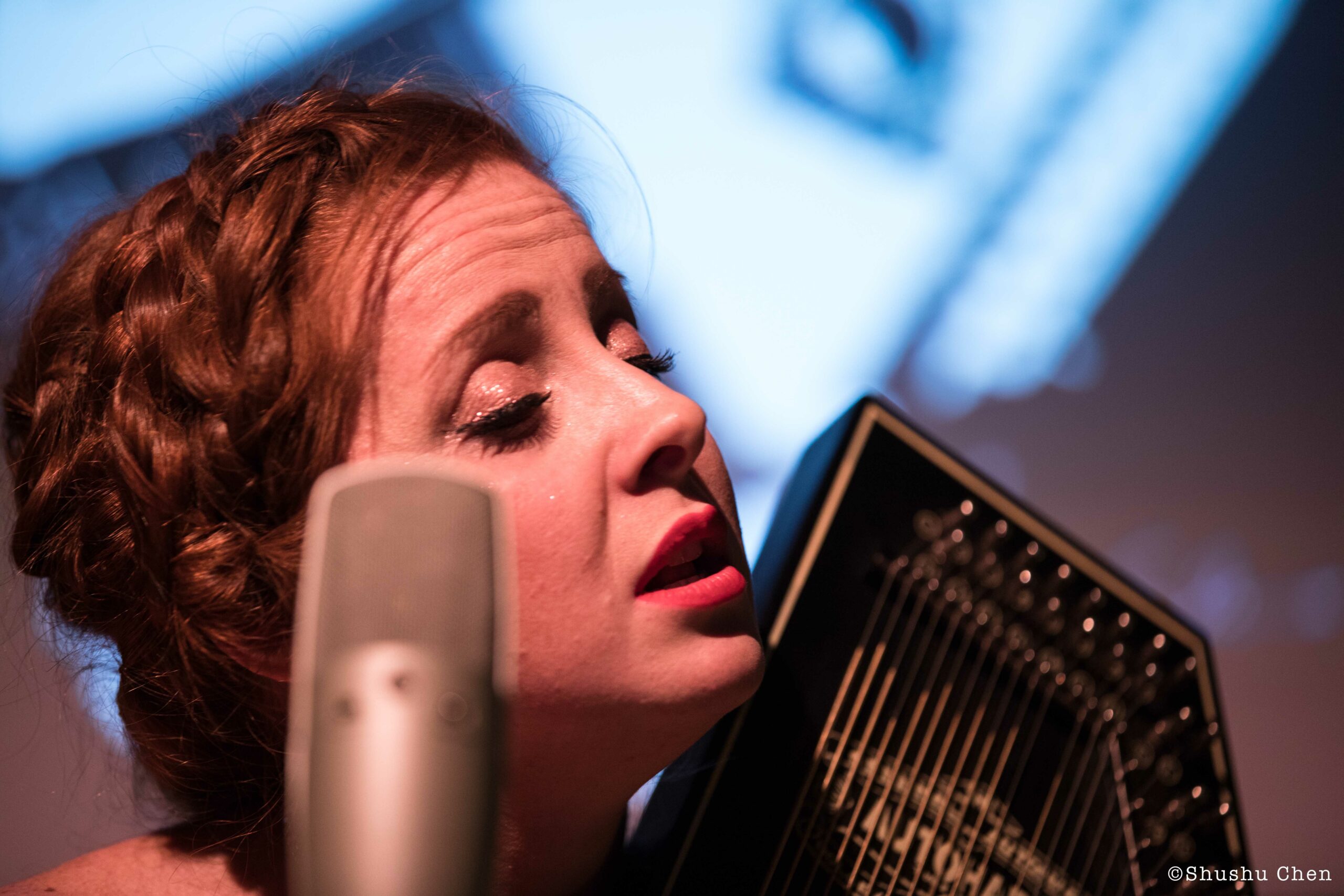 artist-performing-from-concert-in-the-musical-wonderland-of-alessandra-at-casa-italiana