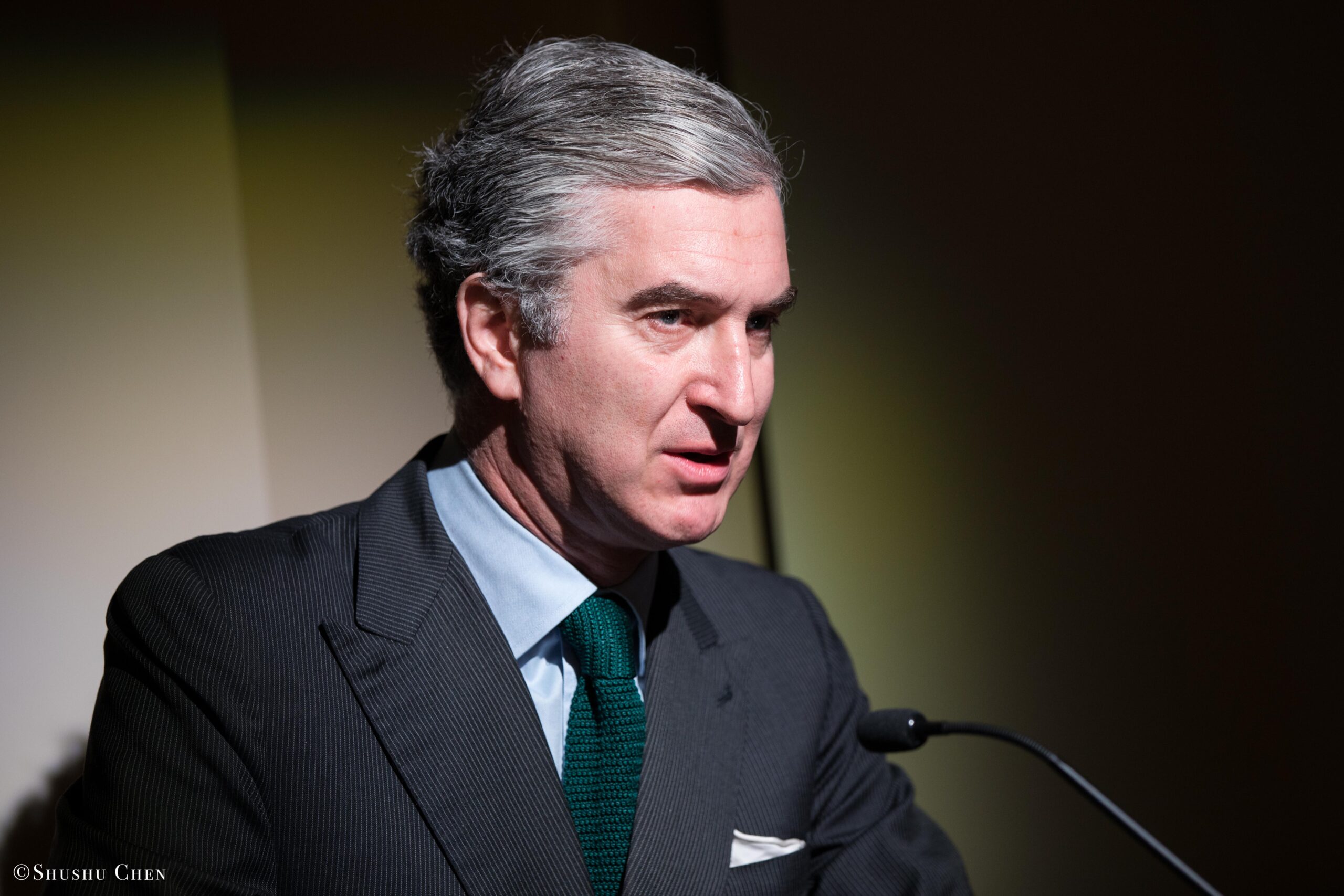 speaker-talking-from-seminar-global-interdependence-and-the-crisis-of-democracy-at-casa-italiana
