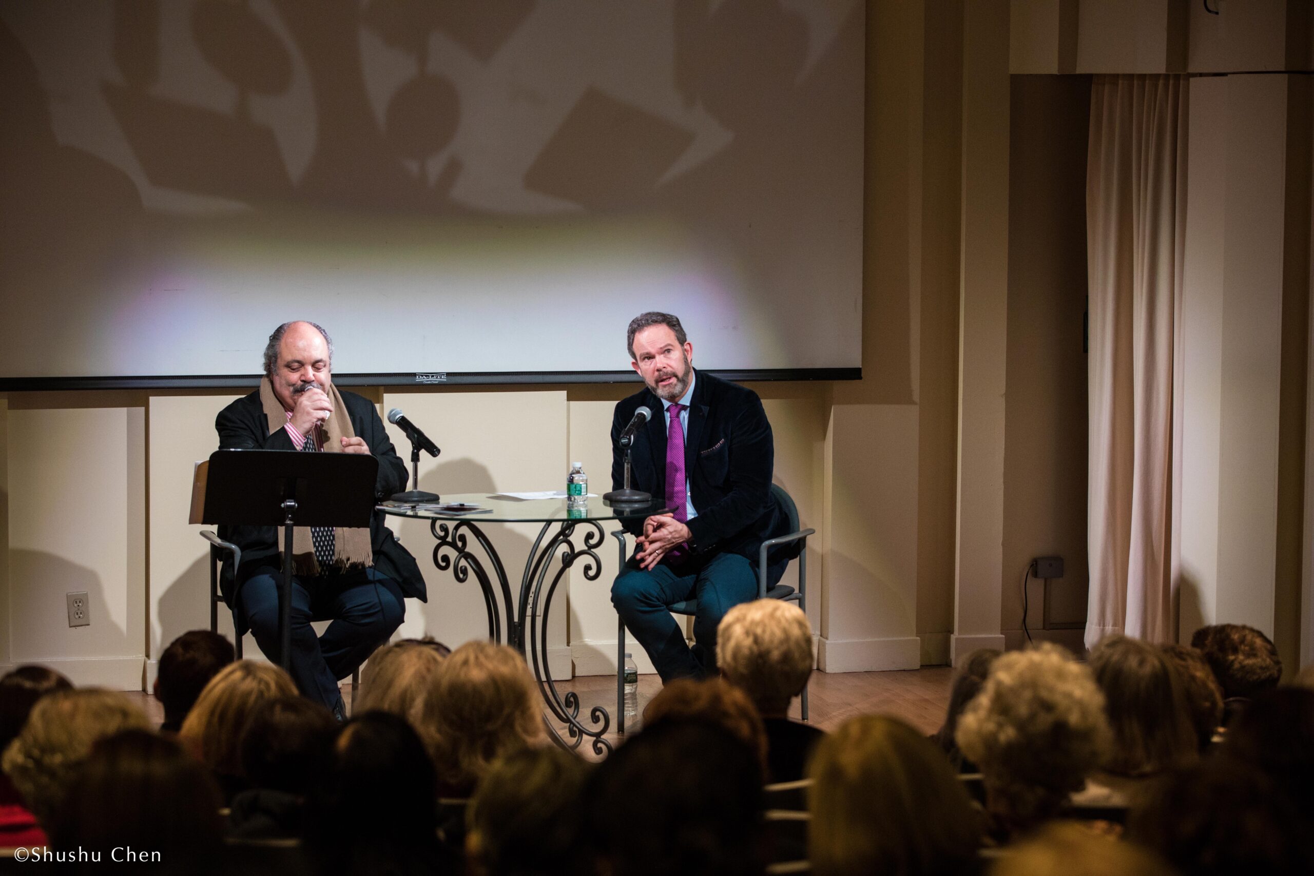 speaker-talking-from-adventures-in-italian-opera-gerald-finley-at-casa-italiana