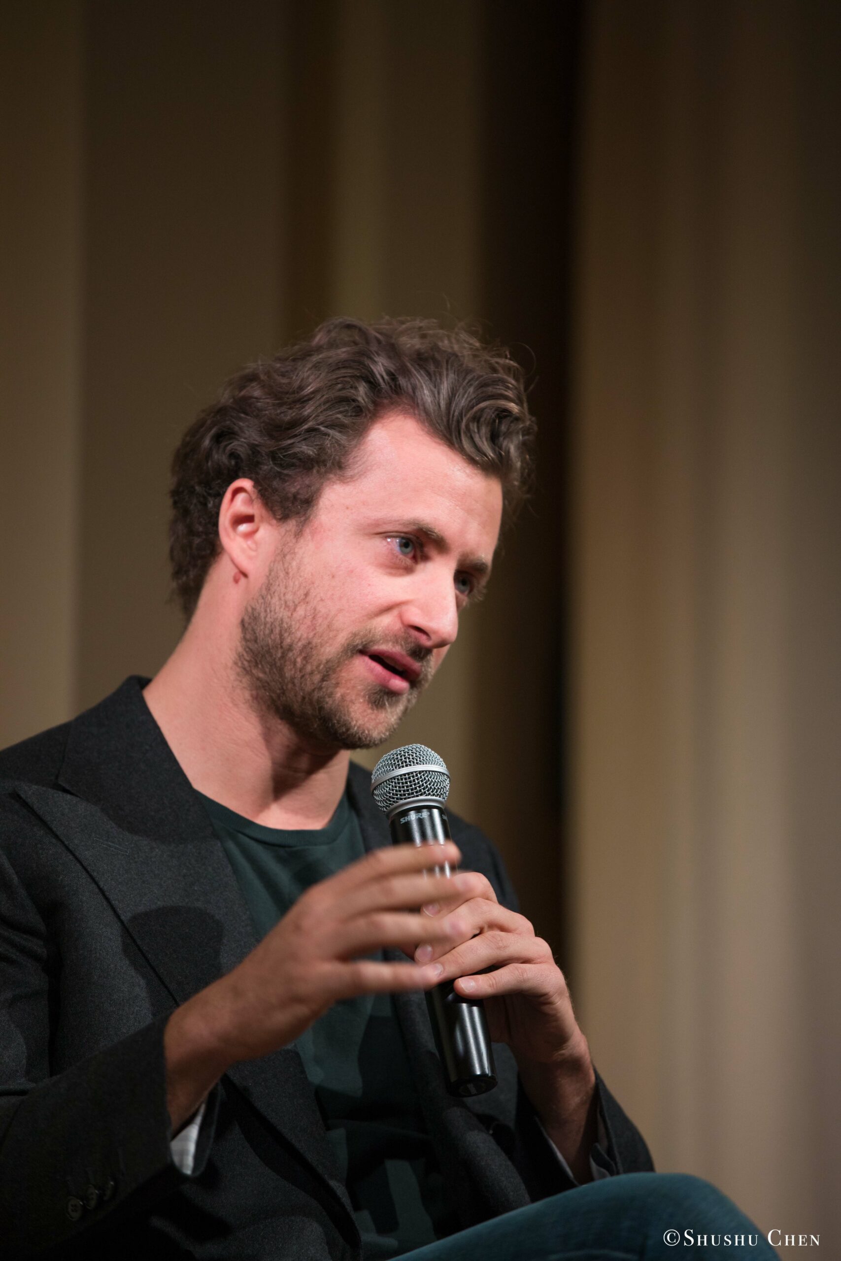 speaker-talking-from-nice-2017-screening-of-franca-at-casa-italiana