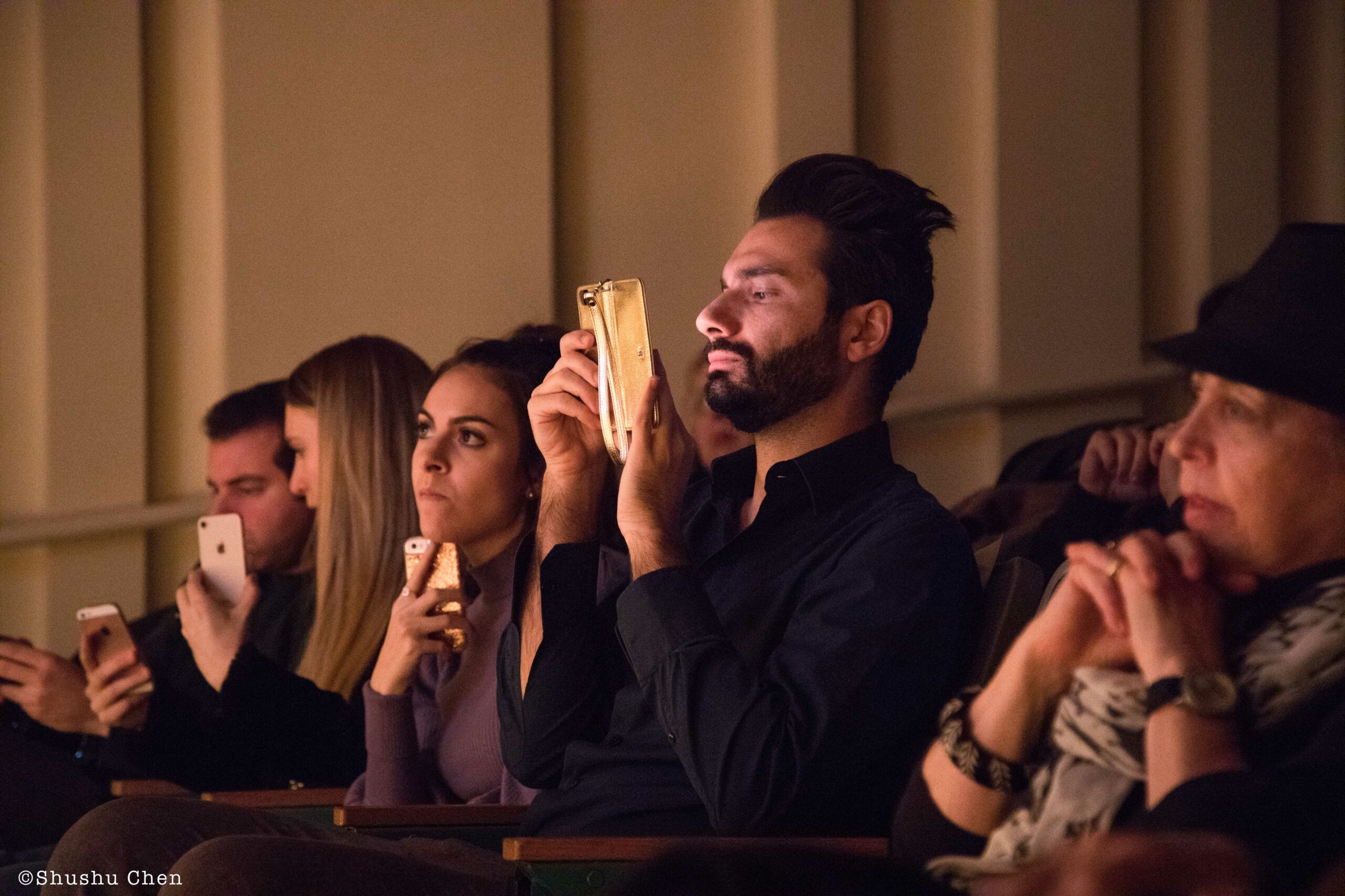 spectators-taking-pictures-from-concert-in-the-musical-wonderland-of-alessandra-at-casa-italiana