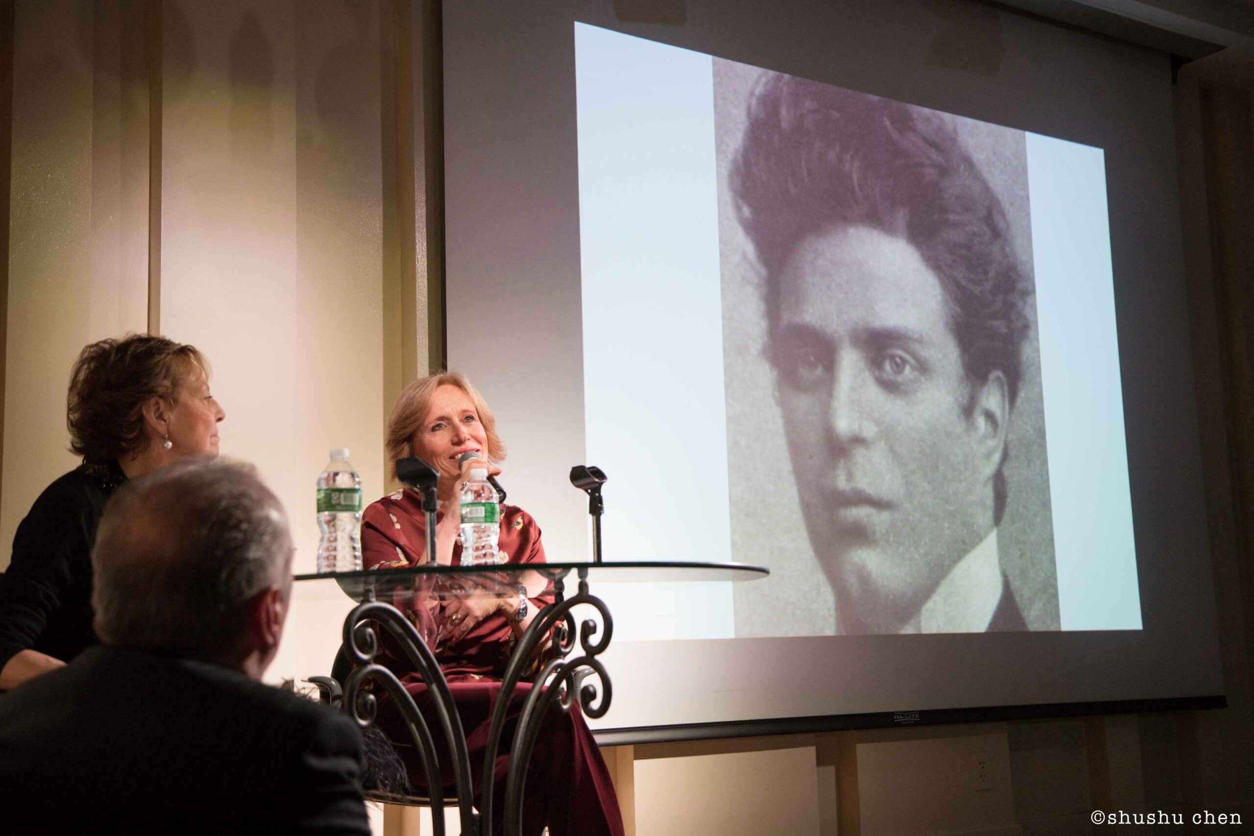 speaker-talking-from-addressing-style-mascagni-at-casa-italiana