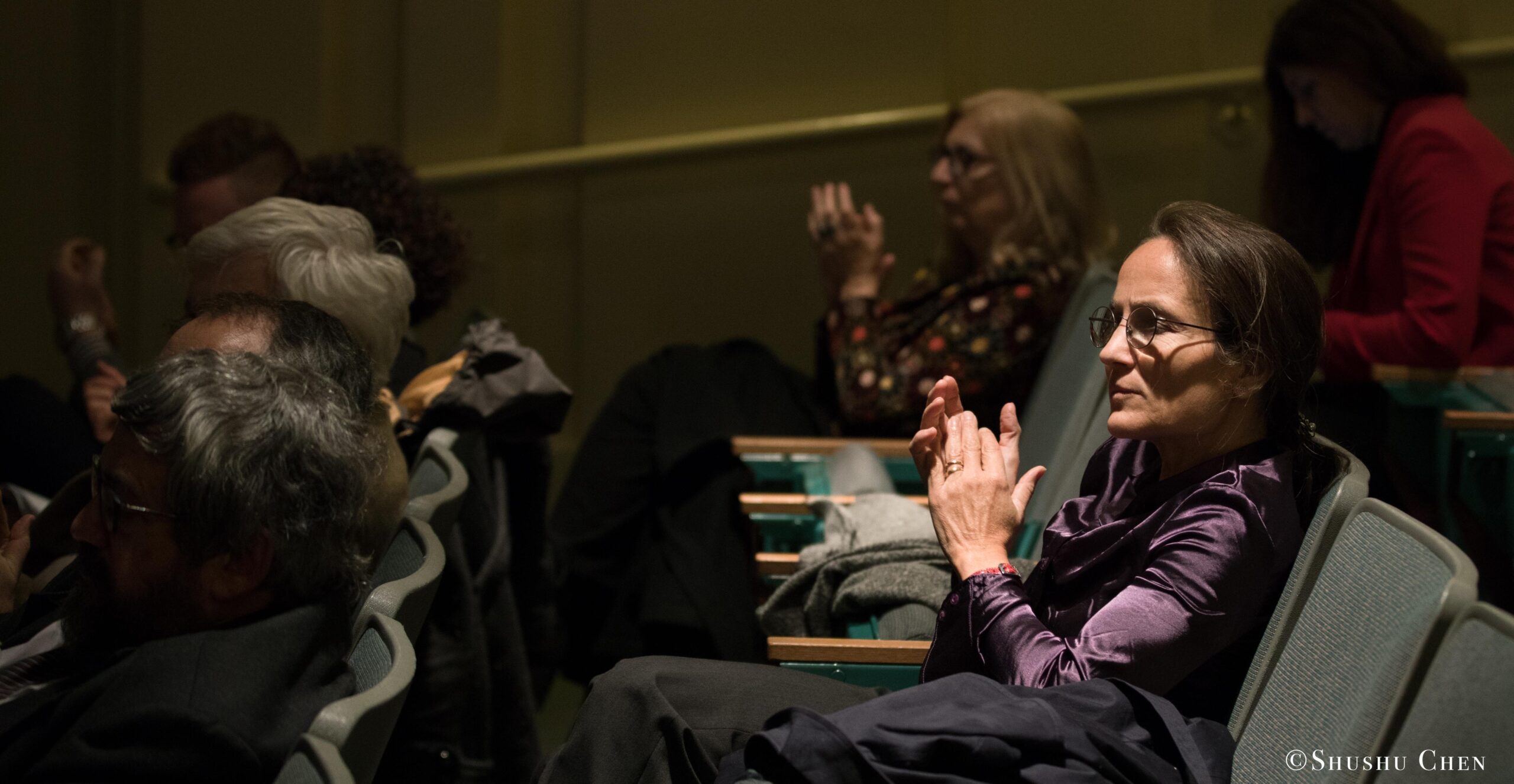 spectators-clapping-from-seminar-global-interdependence-and-the-crisis-of-democracy-at-casa-italiana