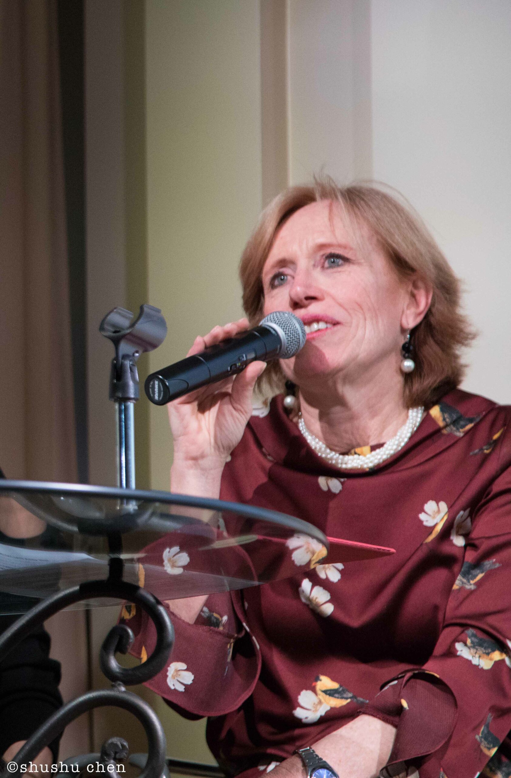 speaker-talking-from-addressing-style-mascagni-at-casa-italiana