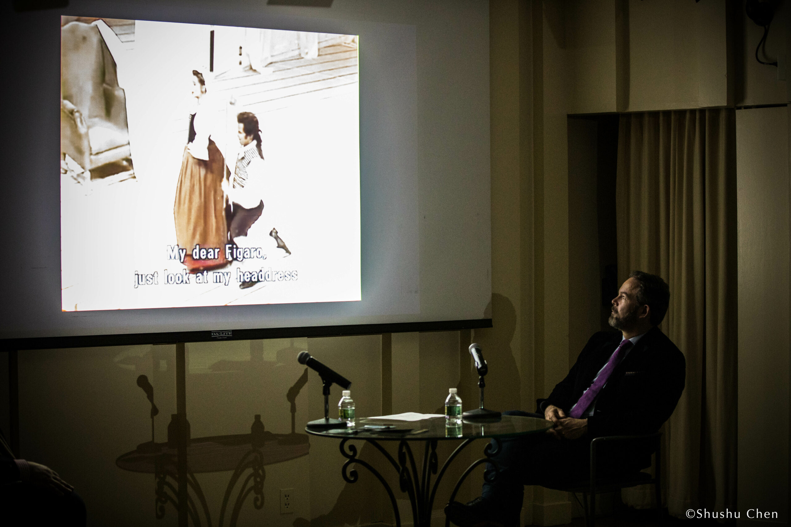 speakers-looking-at-the-projector-screen-from-adventures-in-italian-opera-gerald-finley-at-casa-italiana