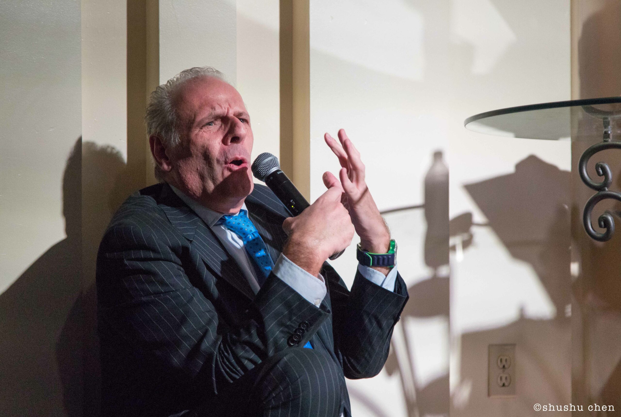 stefano-talking-from-addressing-style-mascagni-at-casa-italiana