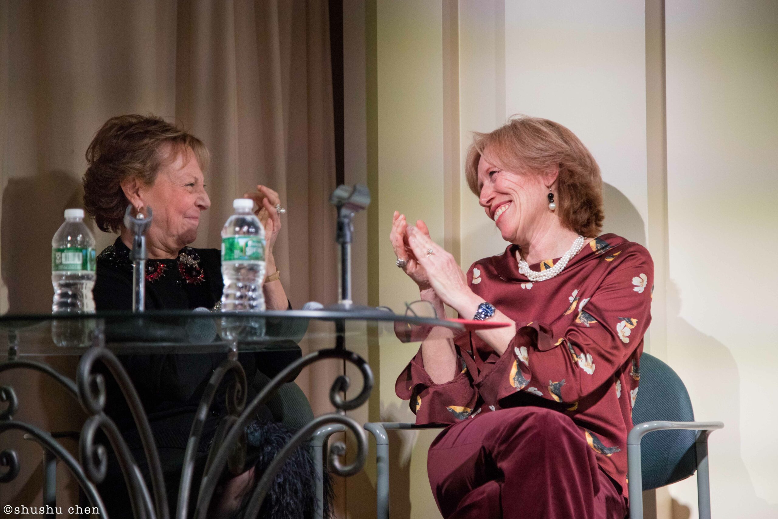 speakers-smiling-and-clapping-from-addressing-style-mascagni-at-casa-italiana