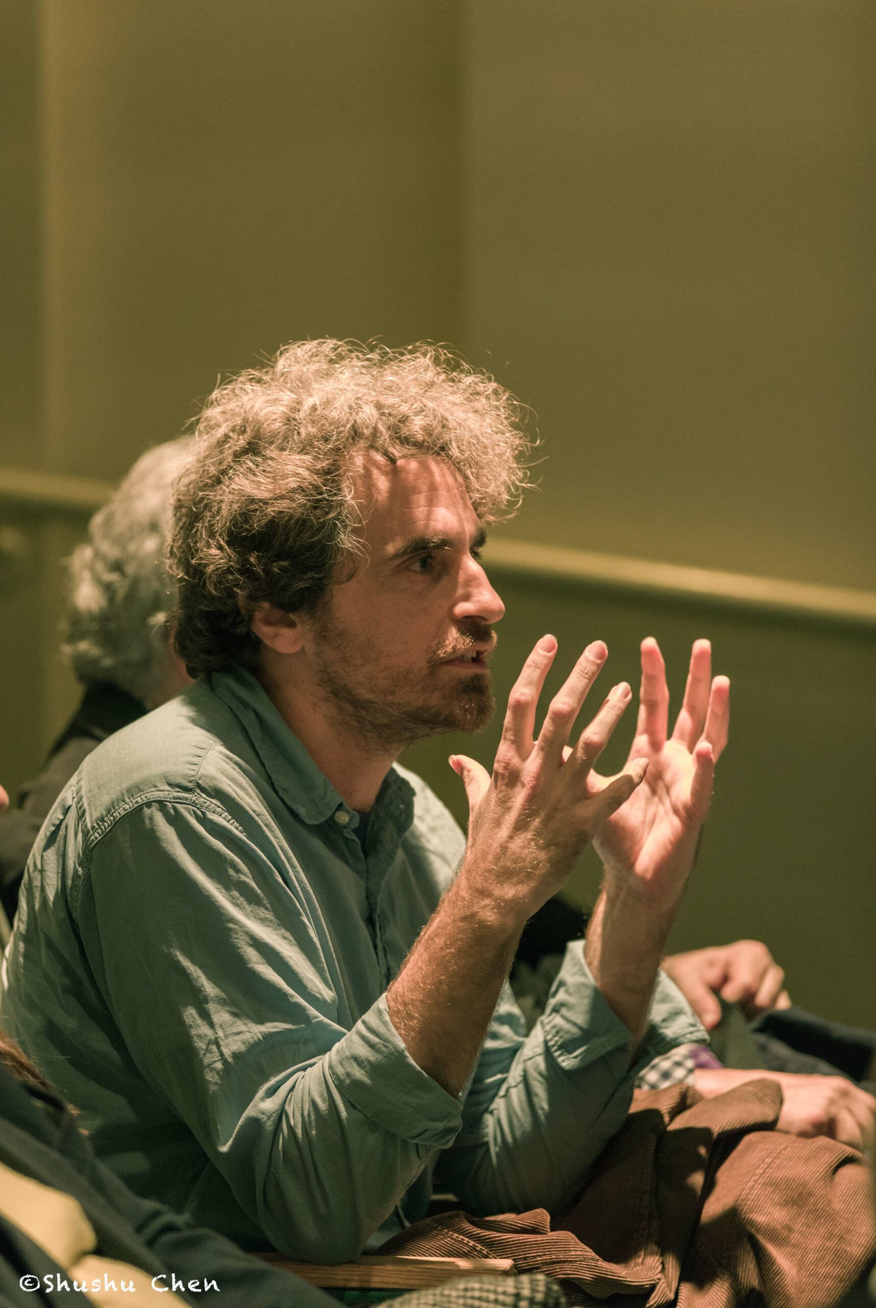 spectator-talking-from-francesco-de-gregori-at-casa-italiana