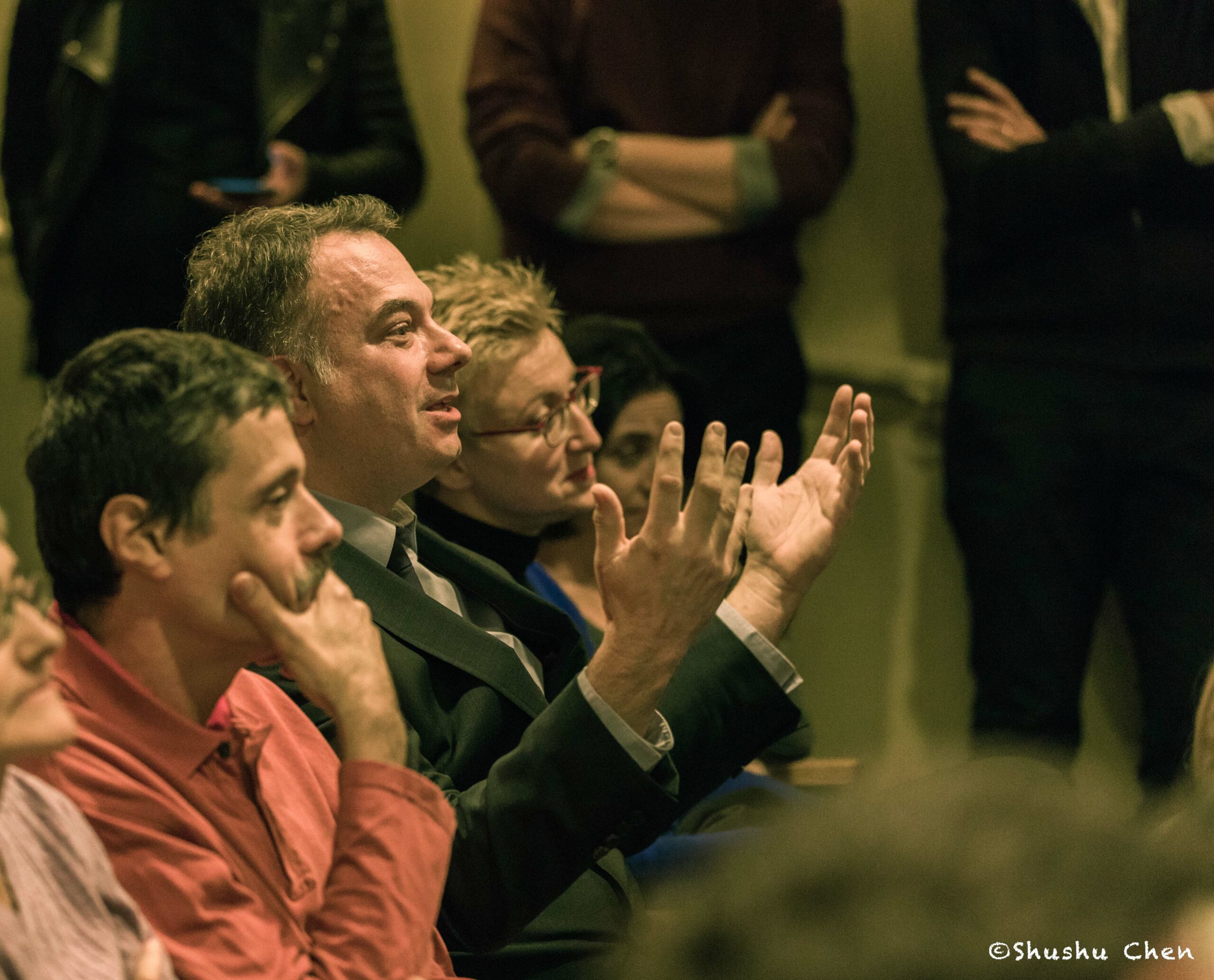 spectator-talking-from-francesco-de-gregori-at-casa-italiana