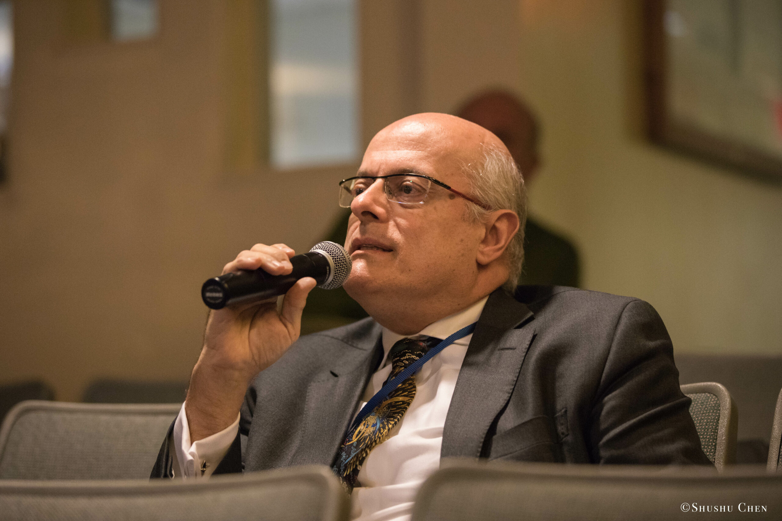 spectators-asking-questions-from-seminar-global-interdependence-and-the-crisis-of-democracy-at-casa-italiana