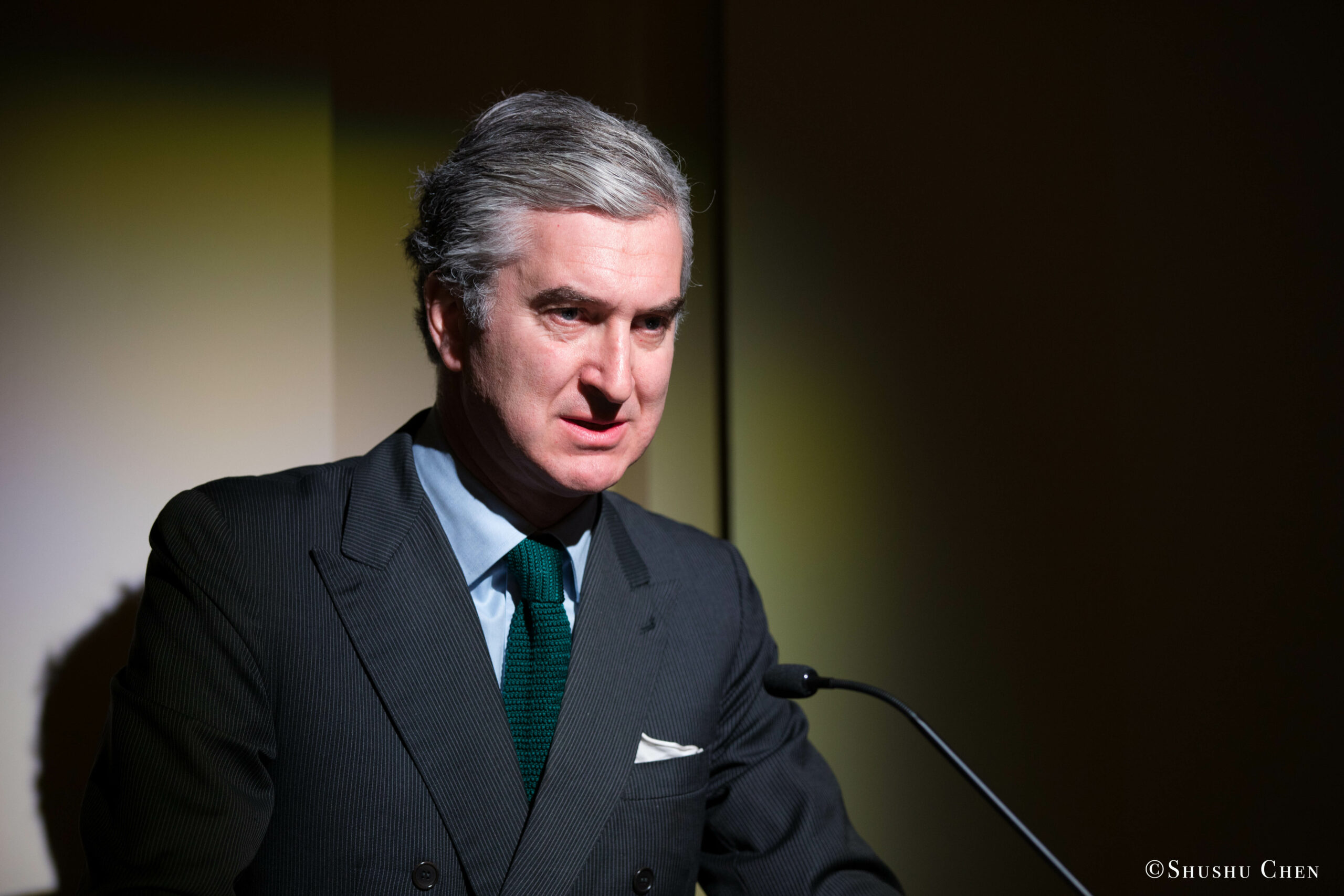 speaker-talking-from-seminar-global-interdependence-and-the-crisis-of-democracy-at-casa-italiana