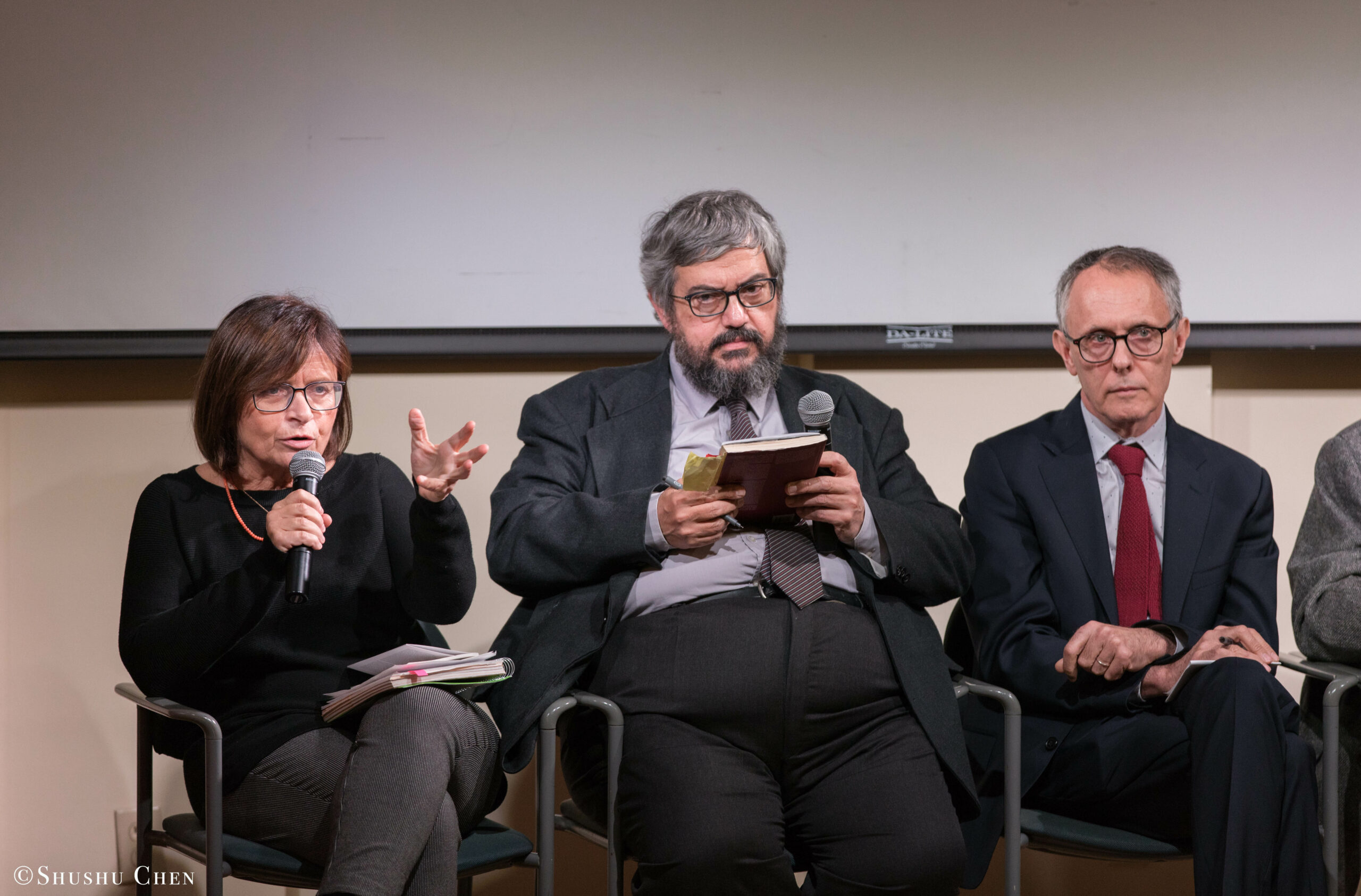 speaker-talking-from-seminar-global-interdependence-and-the-crisis-of-democracy-at-casa-italiana