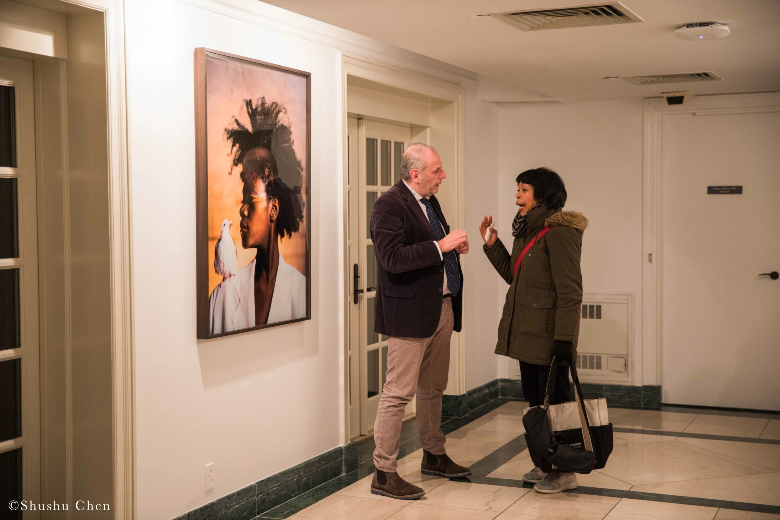 steafano-talking-to-guest-from-exhibition-opening-resignifications-revisited-at-casa-italiana