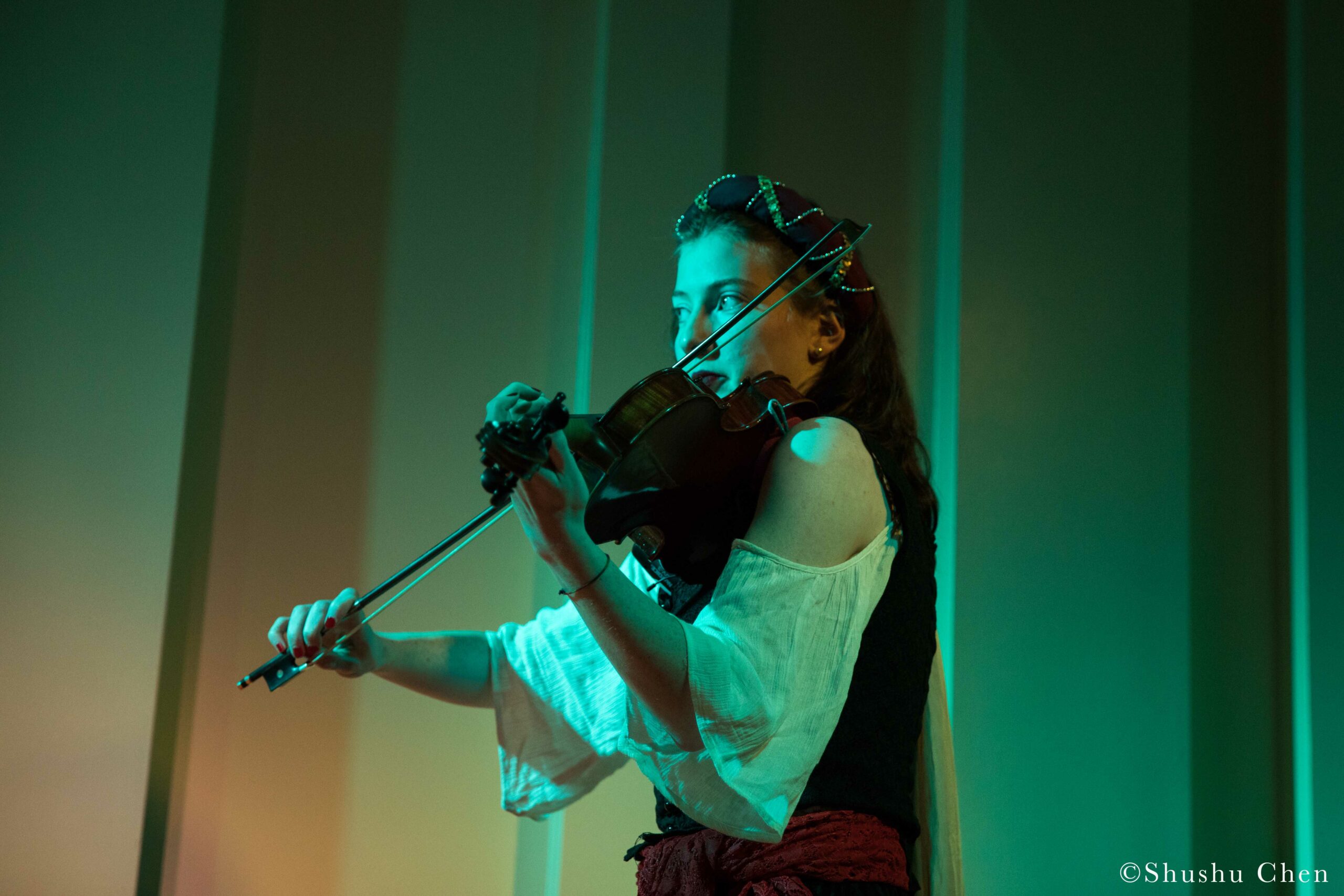 artist-performing-from-screening-pagani-and-dance-presentation-by-alessandra-belloni-and-i-giullari-di-piazza-at-casa-italiana