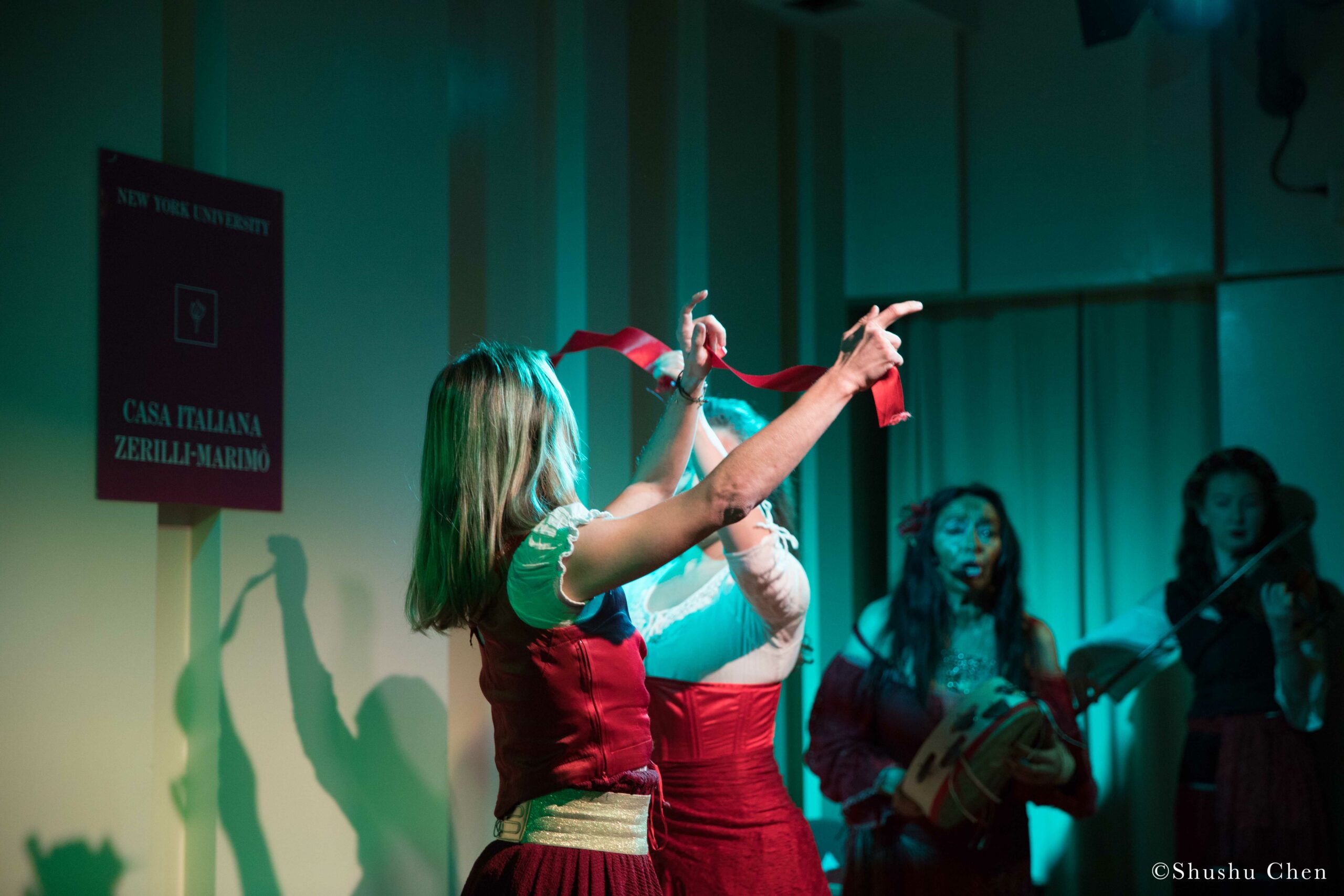 artist-performing-from-screening-pagani-and-dance-presentation-by-alessandra-belloni-and-i-giullari-di-piazza-at-casa-italiana