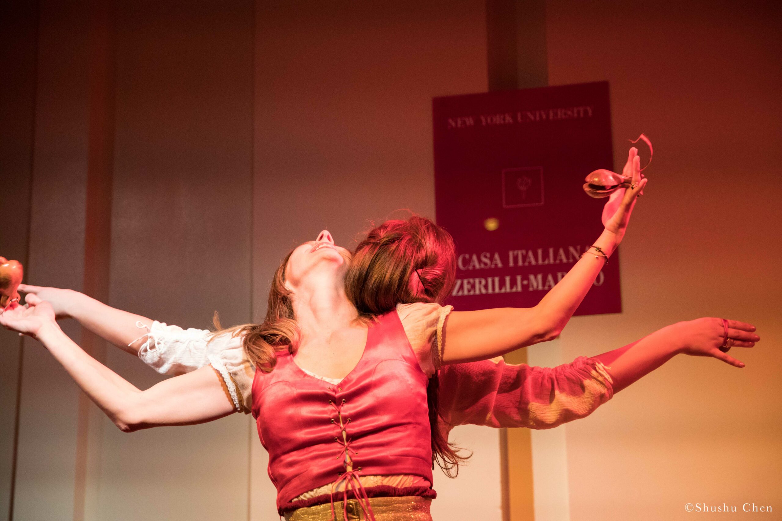 artist-performing-from-screening-pagani-and-dance-presentation-by-alessandra-belloni-and-i-giullari-di-piazza-at-casa-italiana