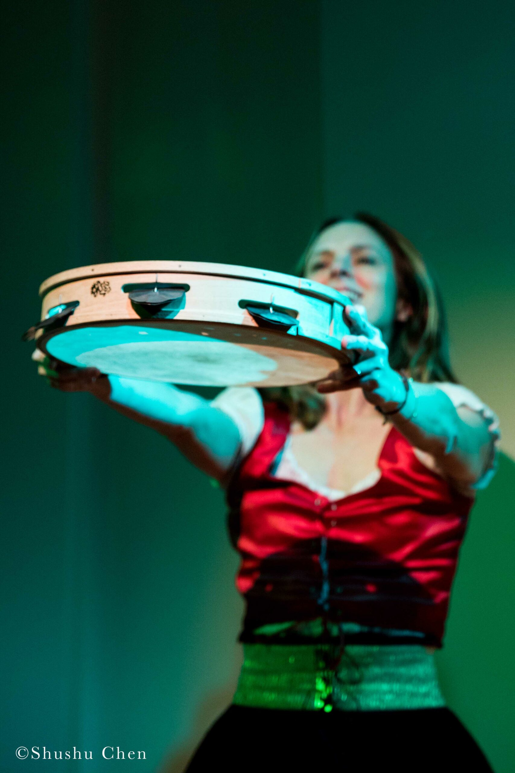 artist-performing-from-screening-pagani-and-dance-presentation-by-alessandra-belloni-and-i-giullari-di-piazza-at-casa-italiana