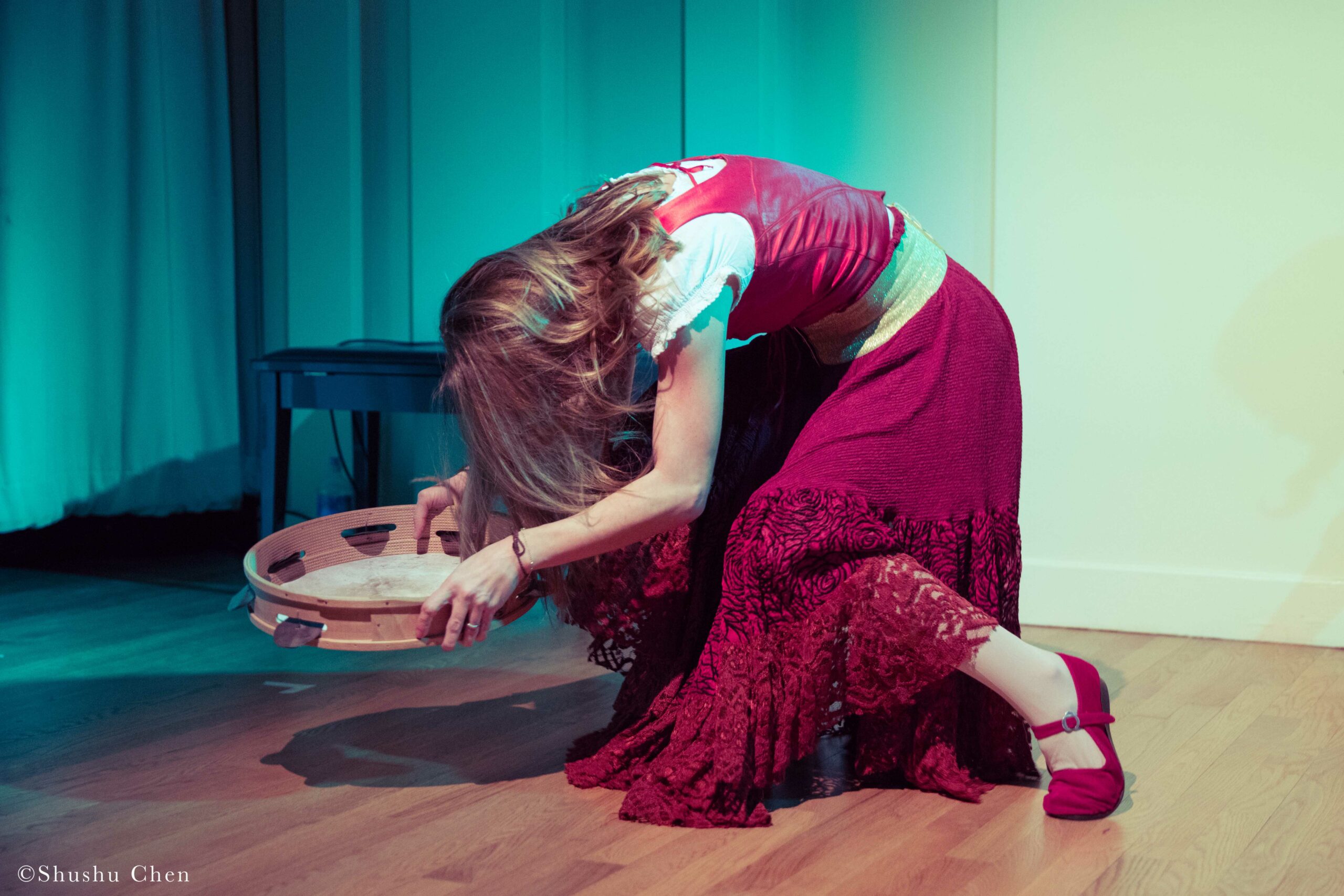 artist-performing-from-screening-pagani-and-dance-presentation-by-alessandra-belloni-and-i-giullari-di-piazza-at-casa-italiana
