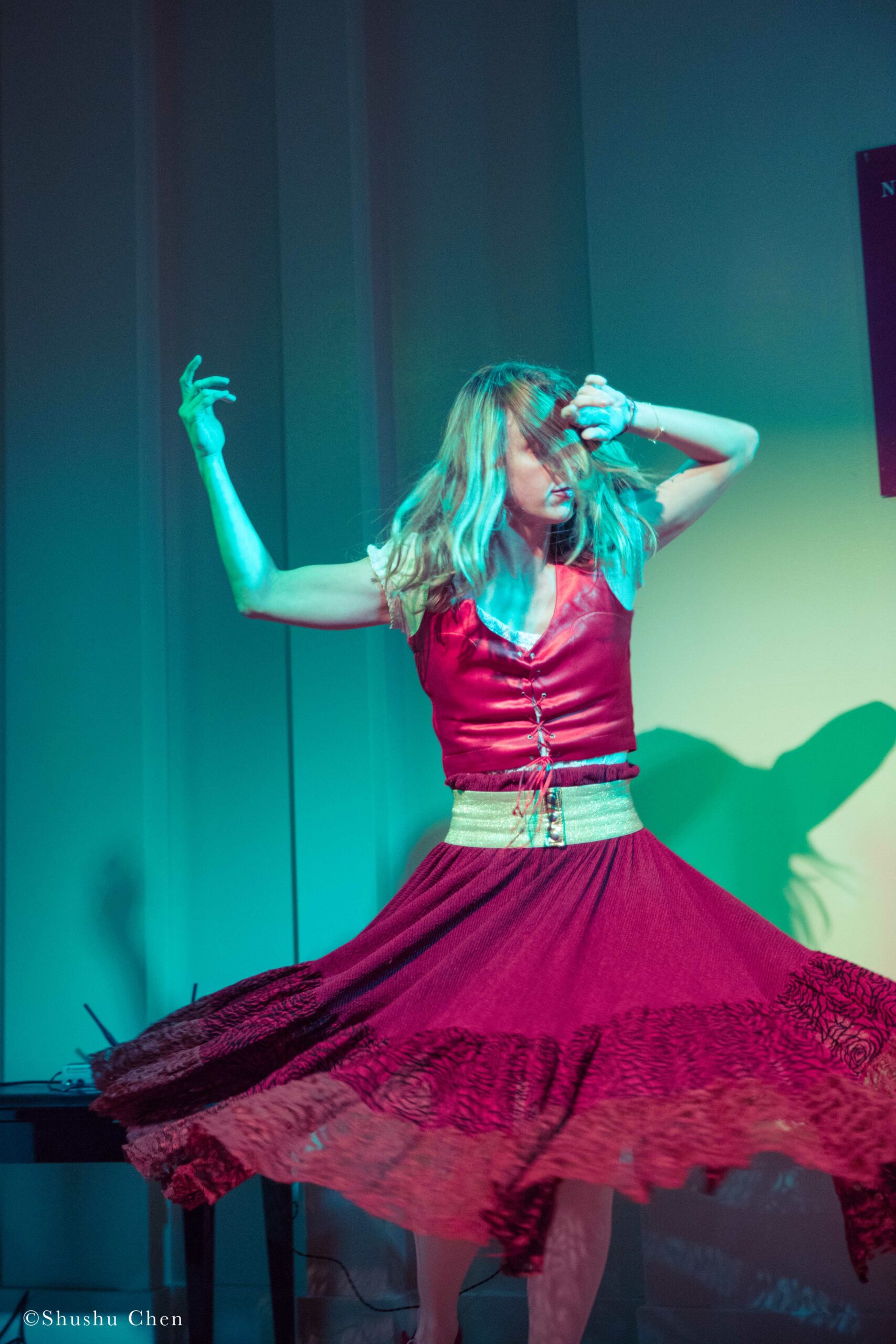 artist-performing-from-screening-pagani-and-dance-presentation-by-alessandra-belloni-and-i-giullari-di-piazza-at-casa-italiana