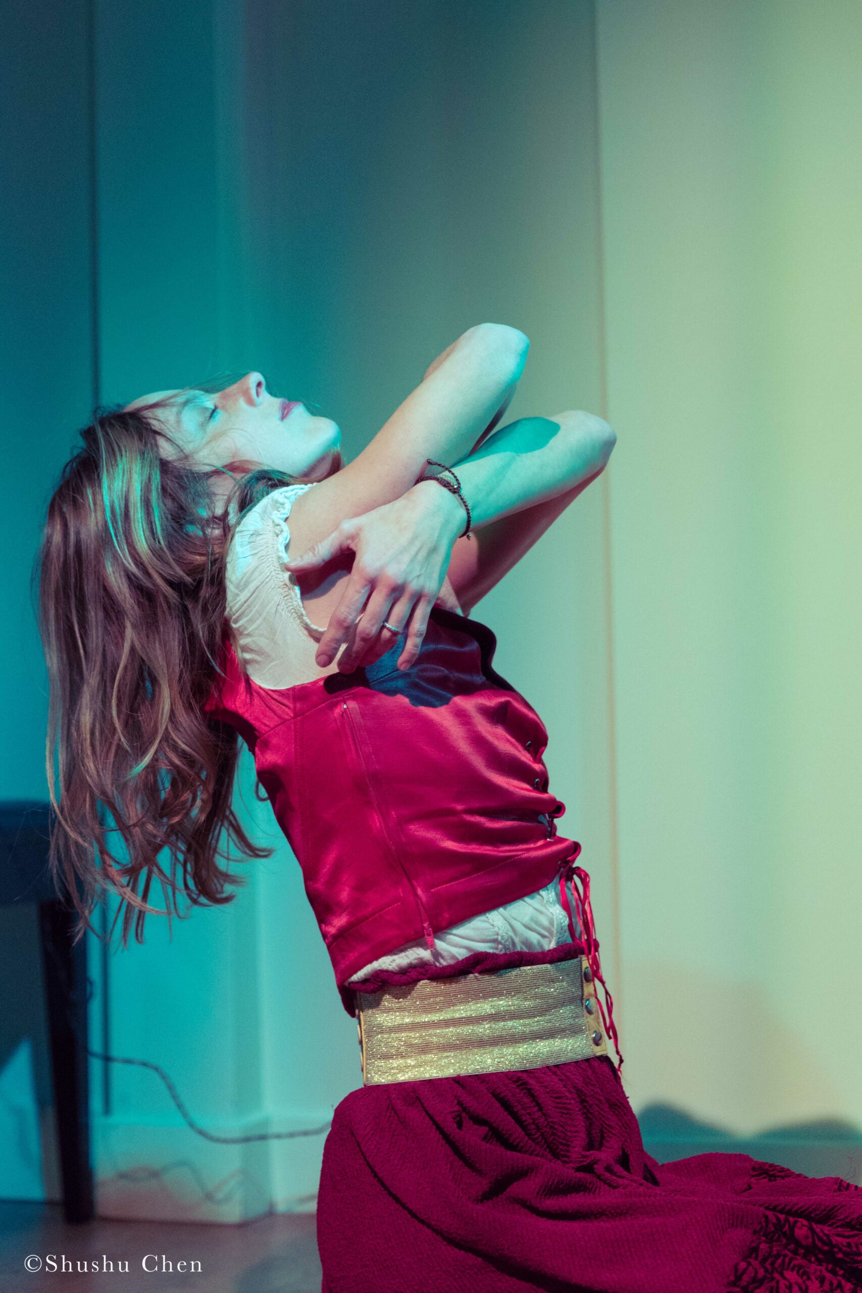 artist-performing-from-screening-pagani-and-dance-presentation-by-alessandra-belloni-and-i-giullari-di-piazza-at-casa-italiana