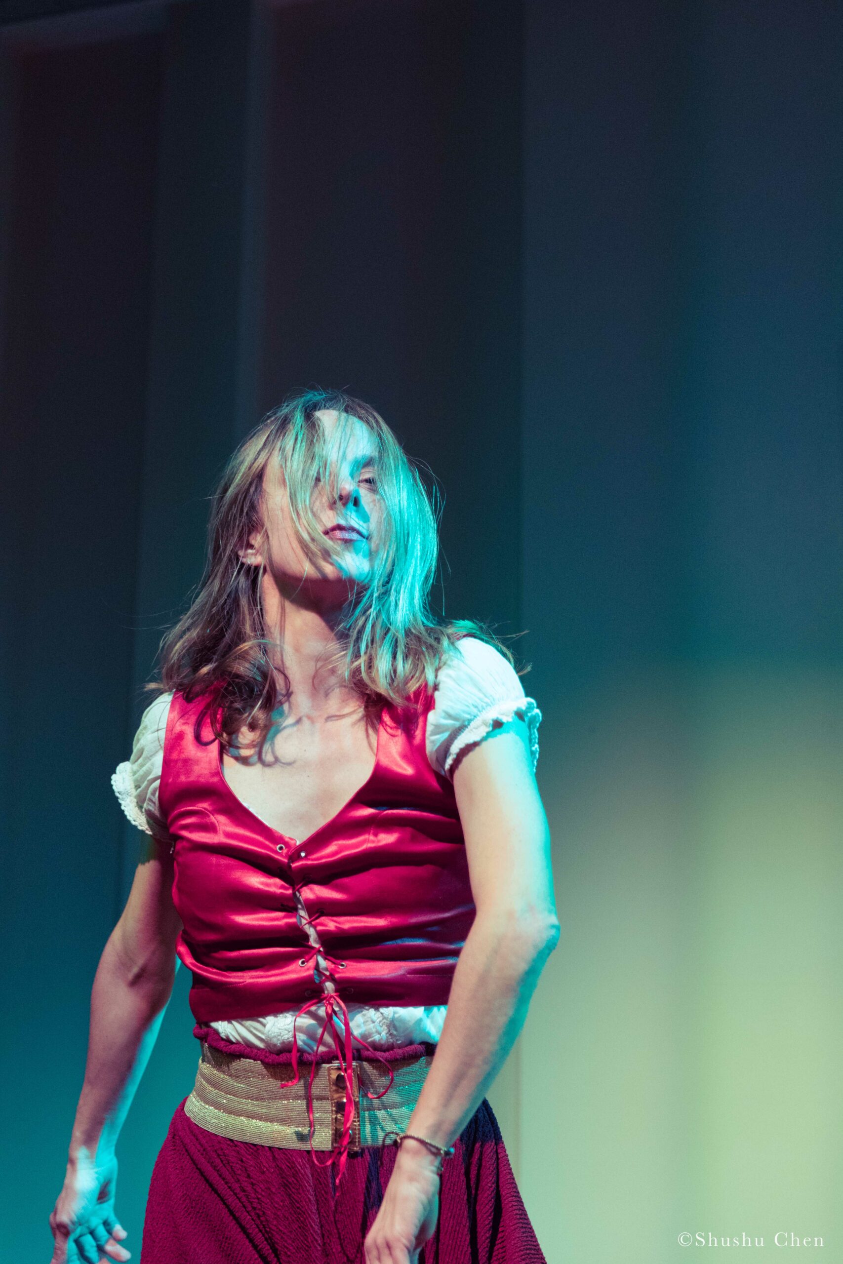 artist-performing-from-screening-pagani-and-dance-presentation-by-alessandra-belloni-and-i-giullari-di-piazza-at-casa-italiana