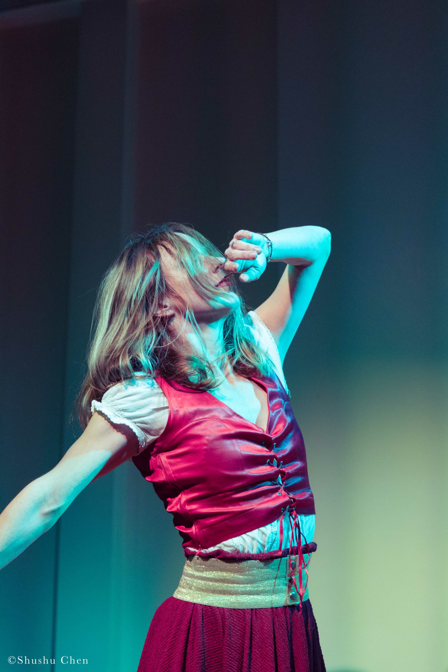 artist-performing-from-screening-pagani-and-dance-presentation-by-alessandra-belloni-and-i-giullari-di-piazza-at-casa-italiana