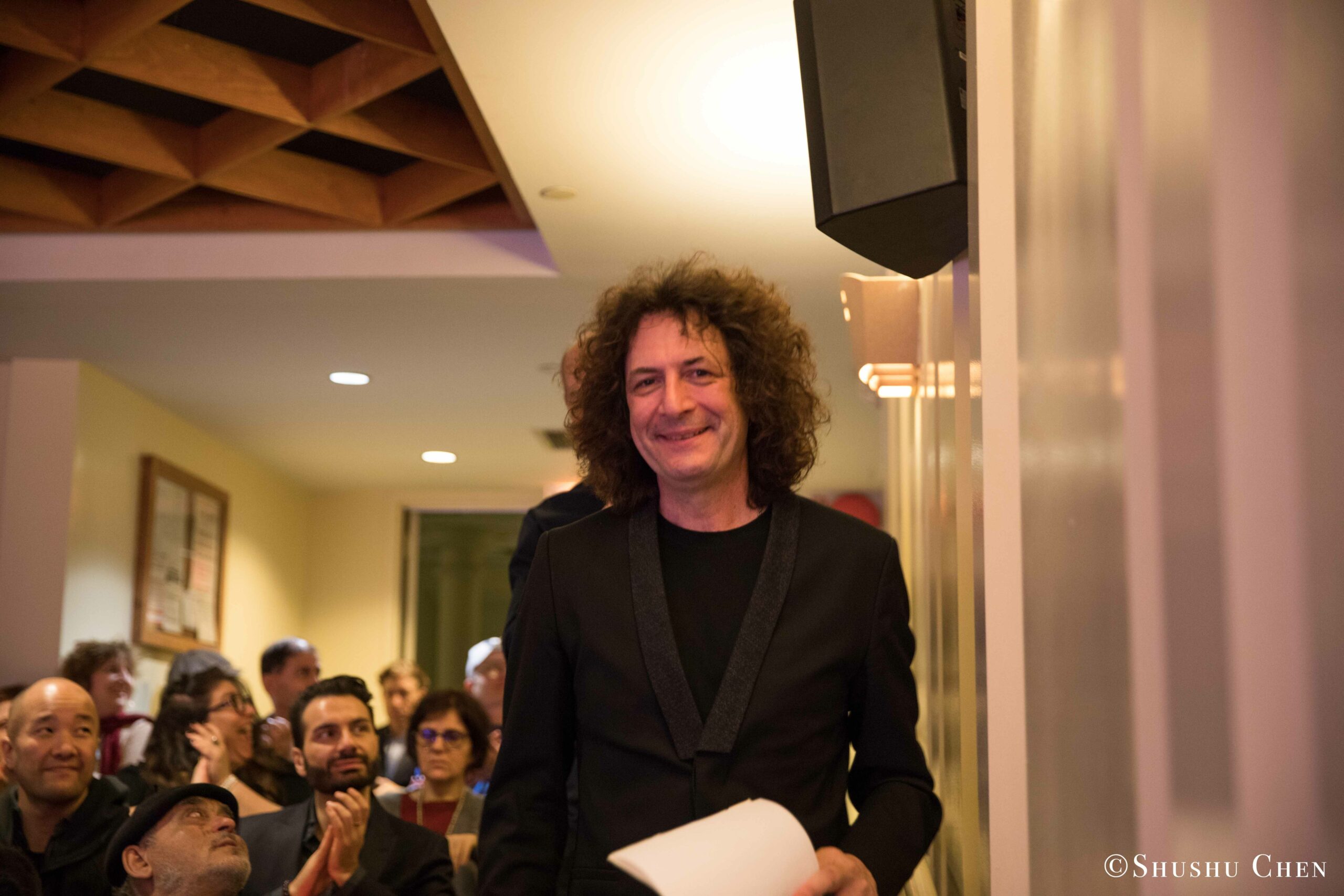 artist-smiling-from-concert-quando-la-banda-passo-at-casa-italiana