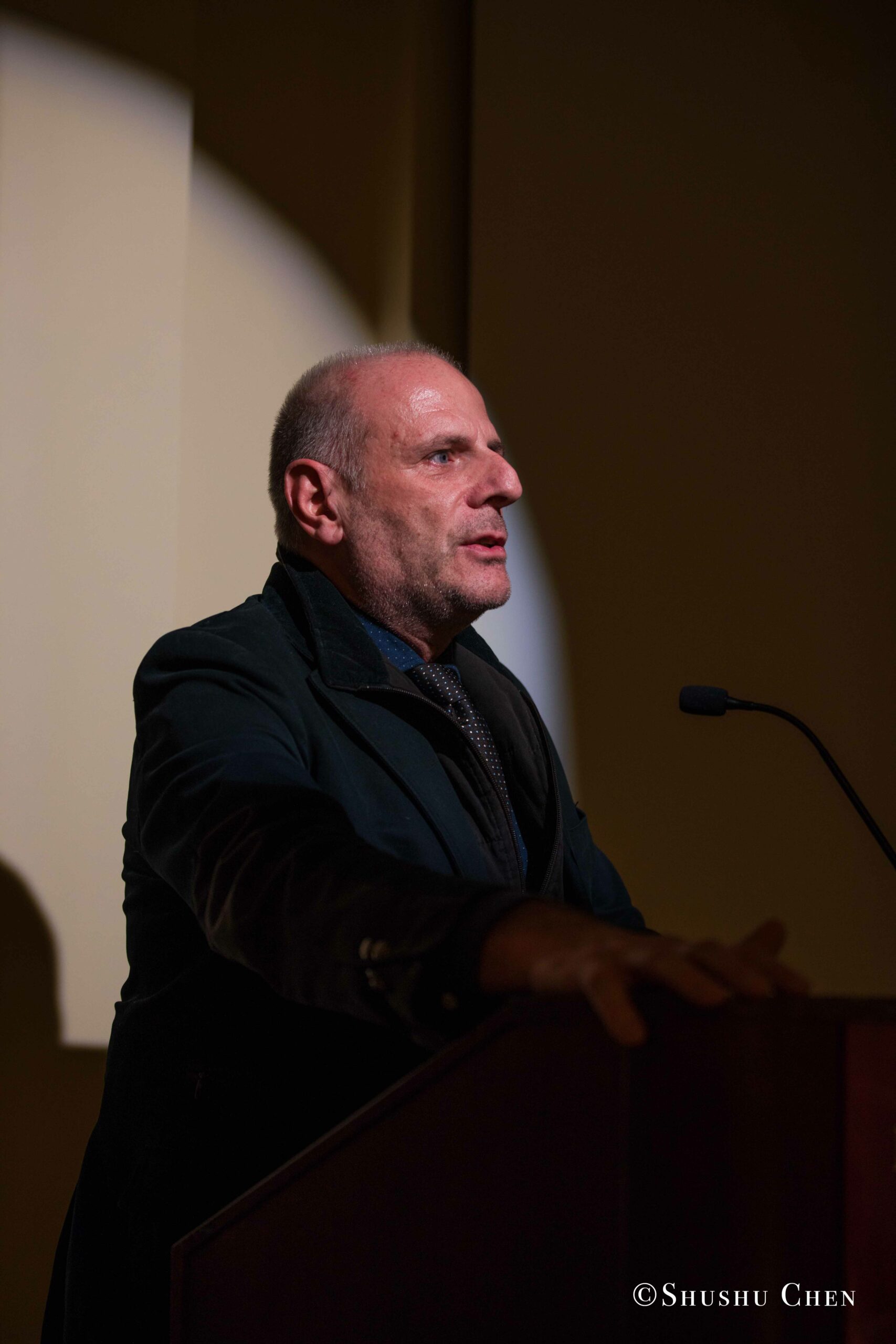 stefano-talking-from-book-presentation-grandangolo-at-casa-italiana