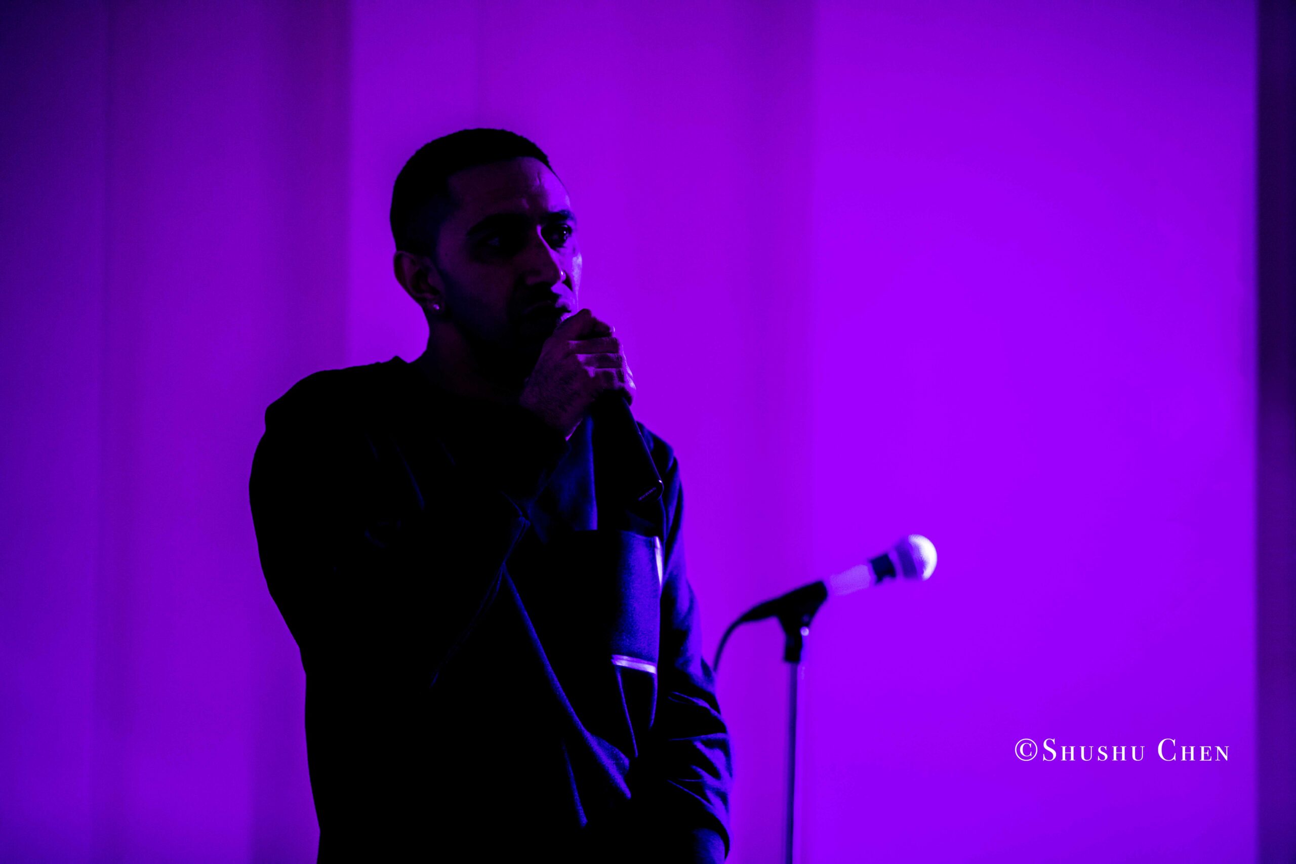 singer-performing-from-book-presentation-and-performance-vivo-per-questo-at-casa-italiana
