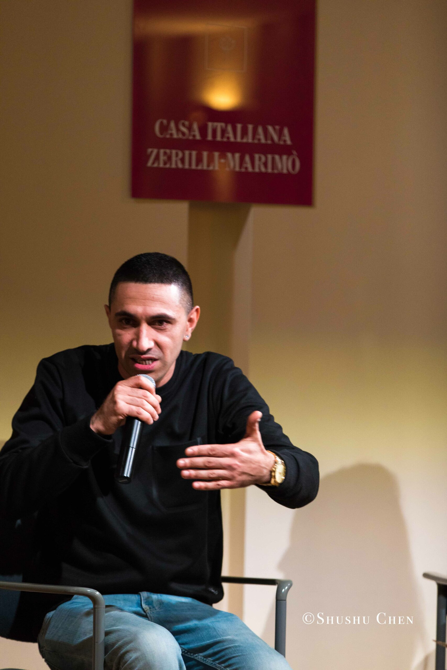 artist-talking-from-book-presentation-and-performance-vivo-per-questo-at-casa-italiana