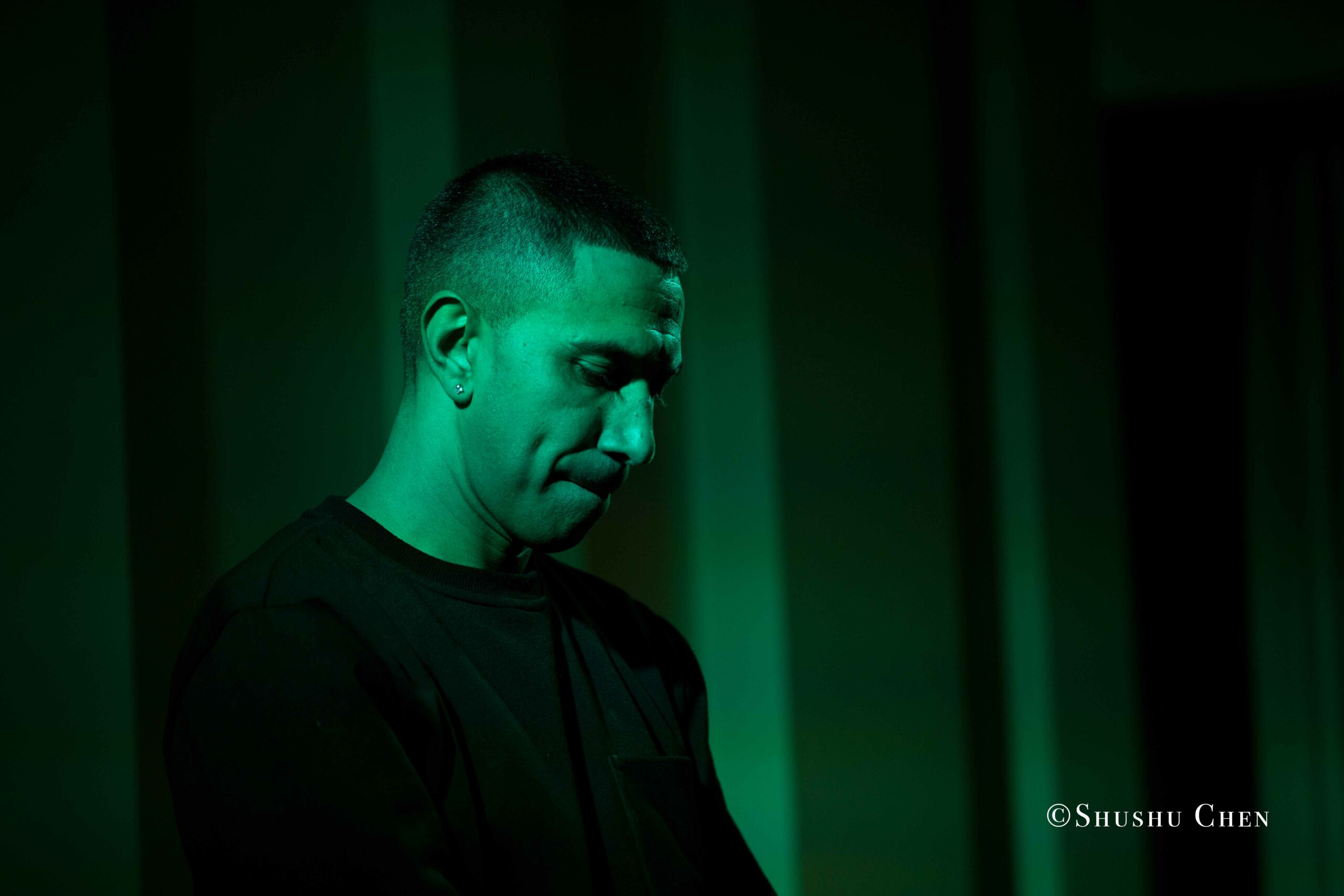 singer-performing-from-book-presentation-and-performance-vivo-per-questo-at-casa-italiana