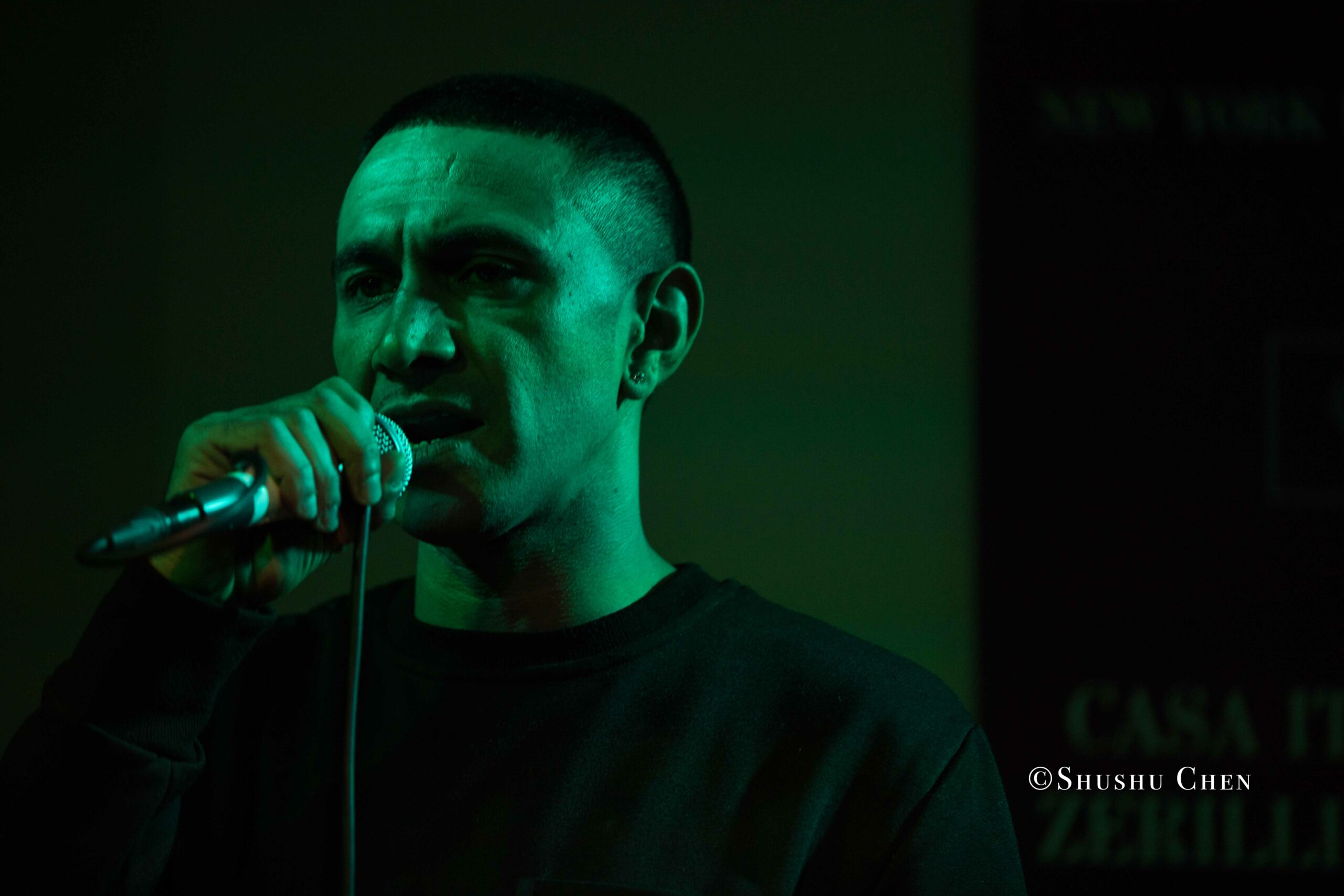 singer-performing-from-book-presentation-and-performance-vivo-per-questo-at-casa-italiana