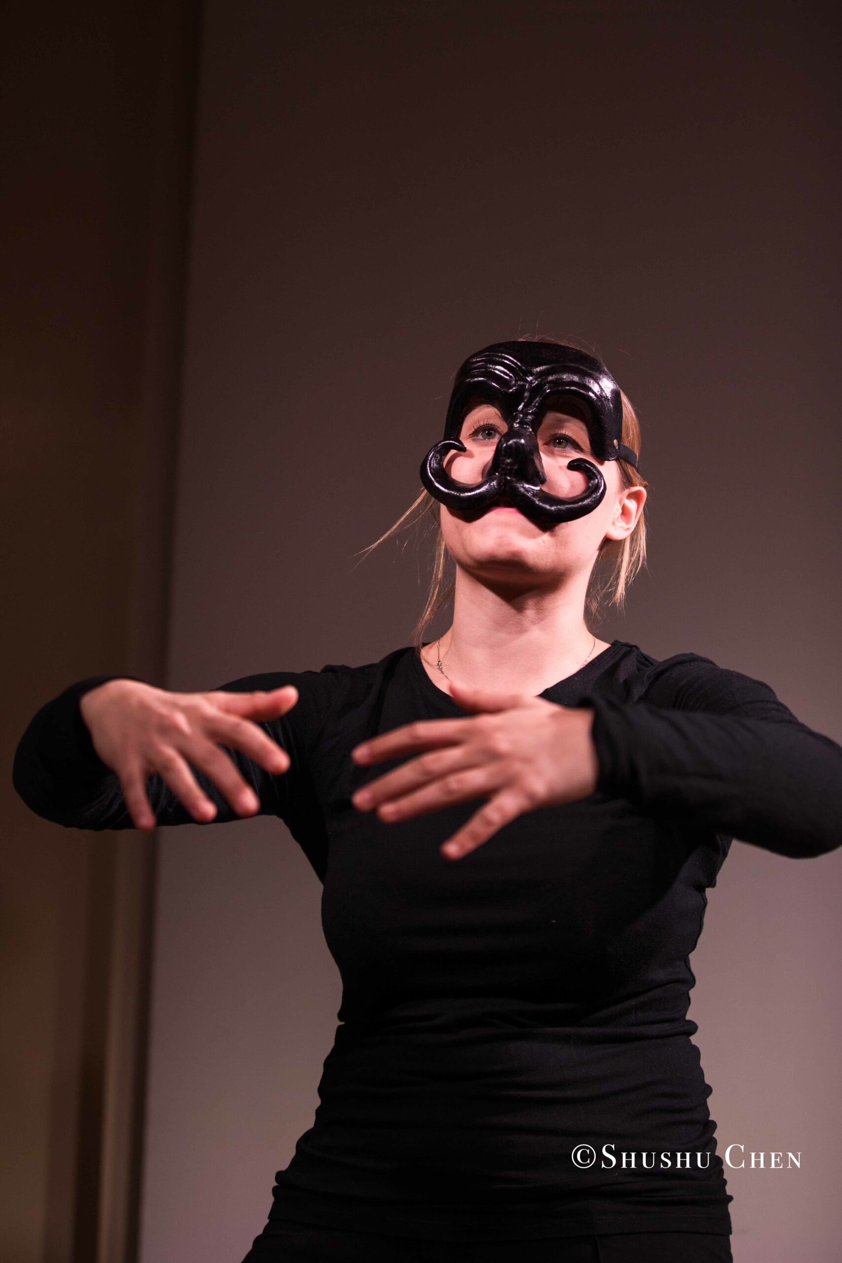 artist-performing-from-on-the-italian-stage-comedy-at-casa-italiana