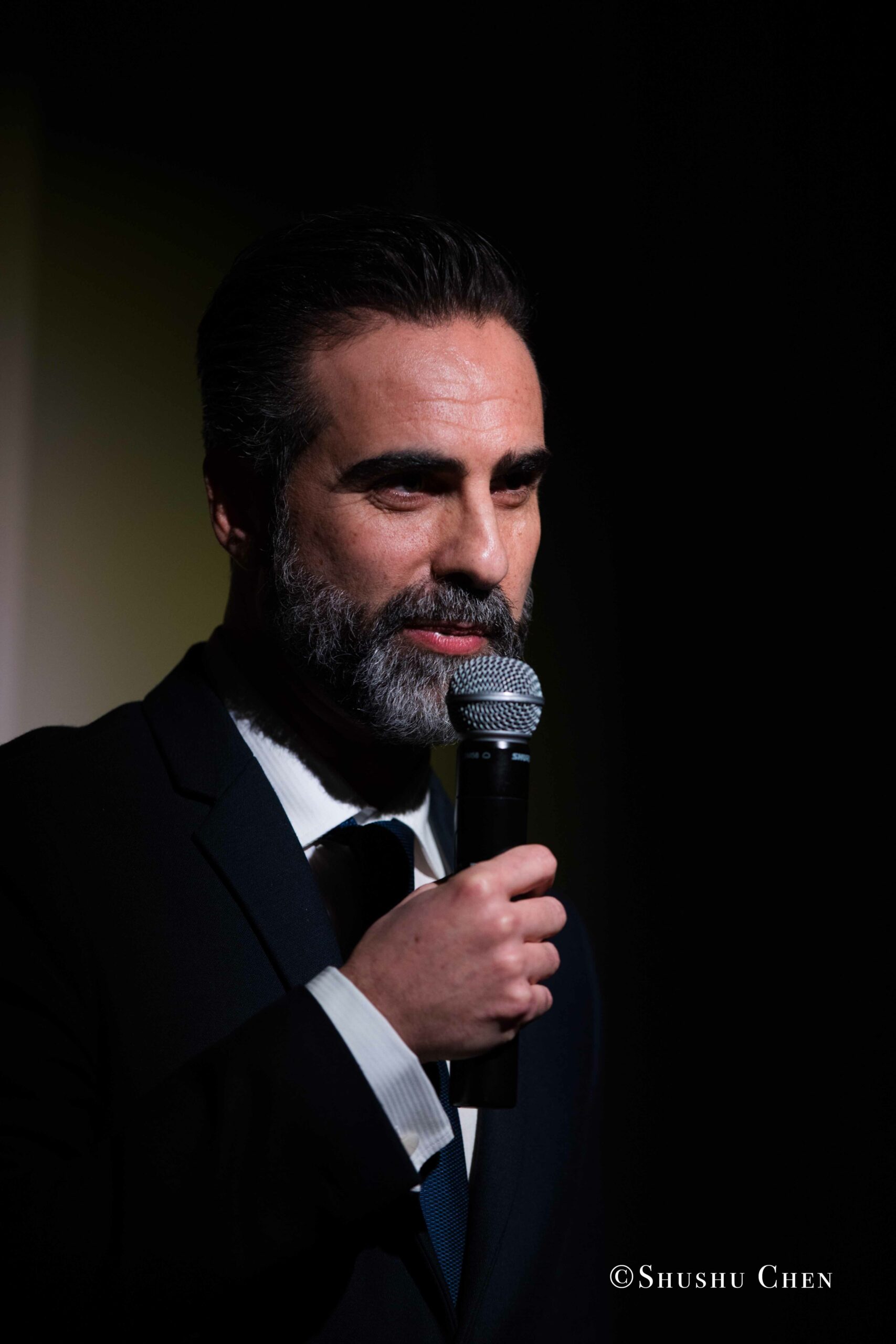 speaker-talking-from-concert-an-evening-with-piano-music-of-roberto-scarcella-perino-at-casa-italiana