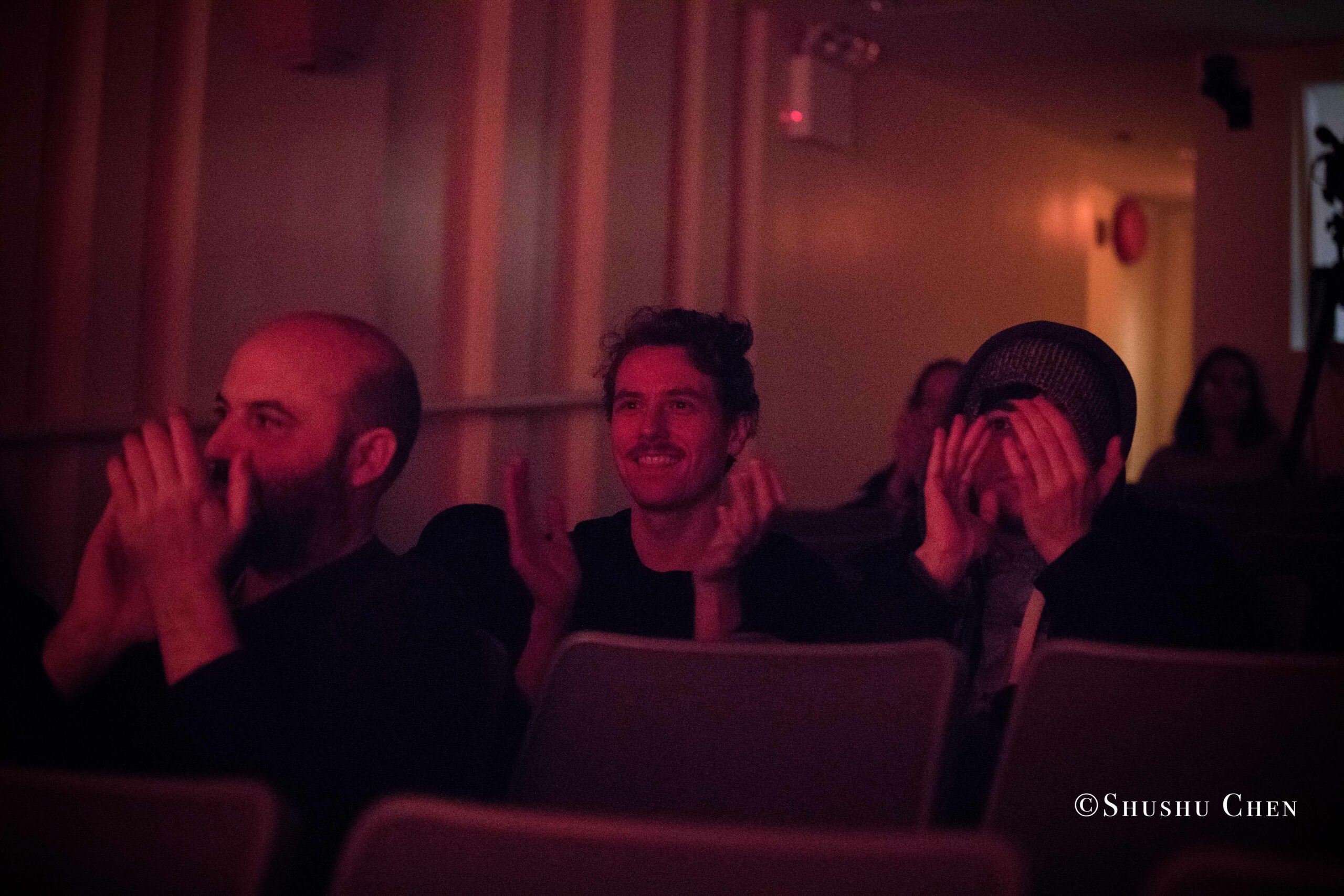 spectators-clapping-from-book-presentation-and-performance-vivo-per-questo-at-casa-italiana