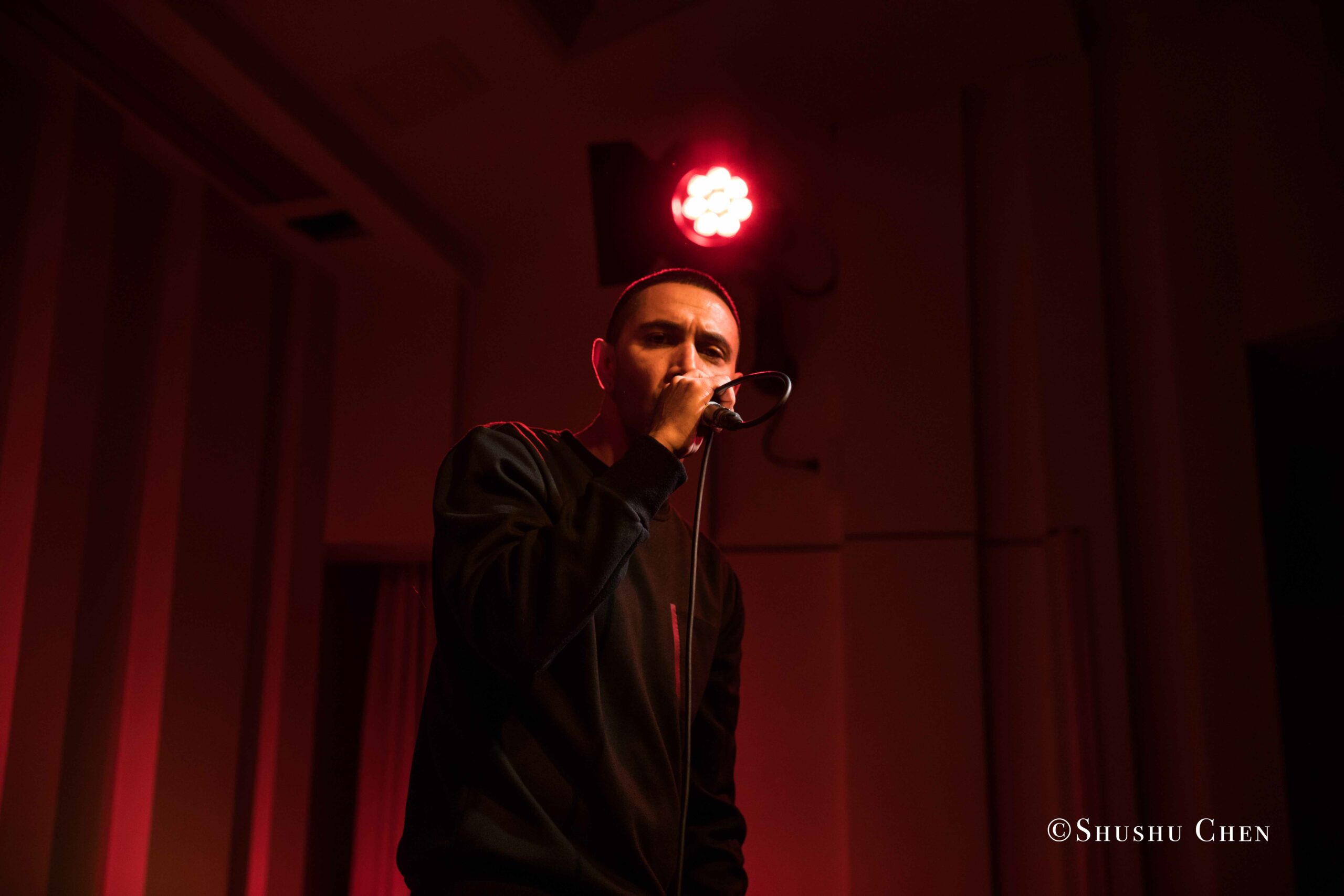 singer-performing-from-book-presentation-and-performance-vivo-per-questo-at-casa-italiana