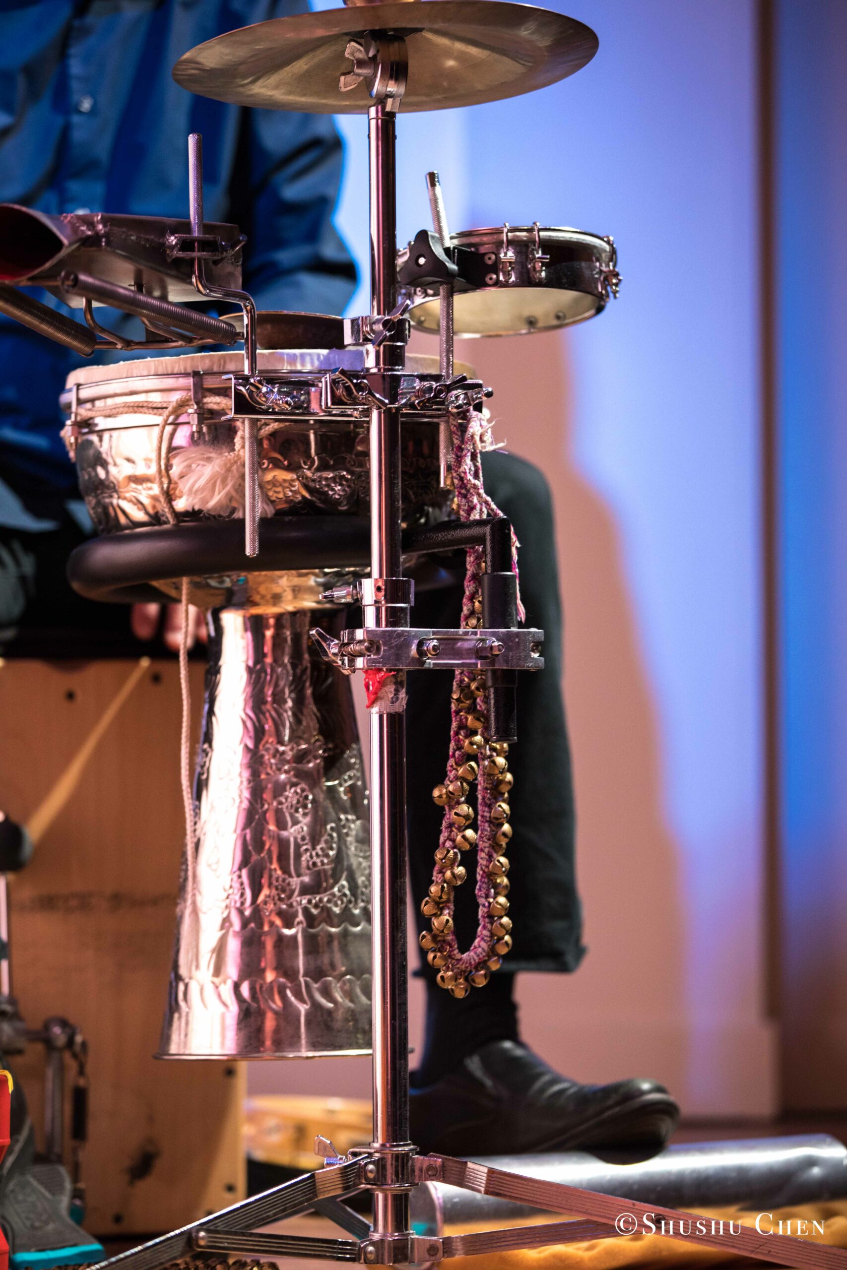 musician-playing-drum-from-concert-quando-la-banda-passo-at-casa-italiana