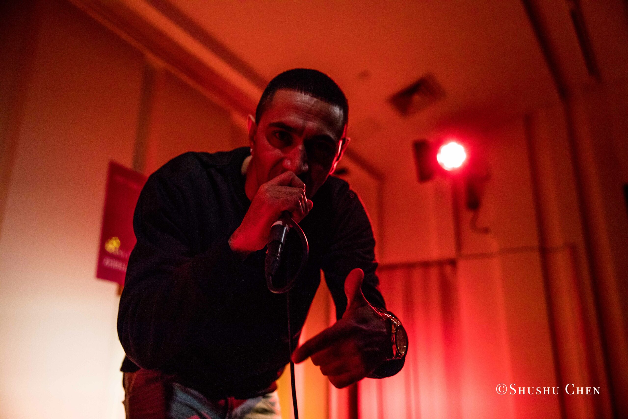 singer-performing-from-book-presentation-and-performance-vivo-per-questo-at-casa-italiana