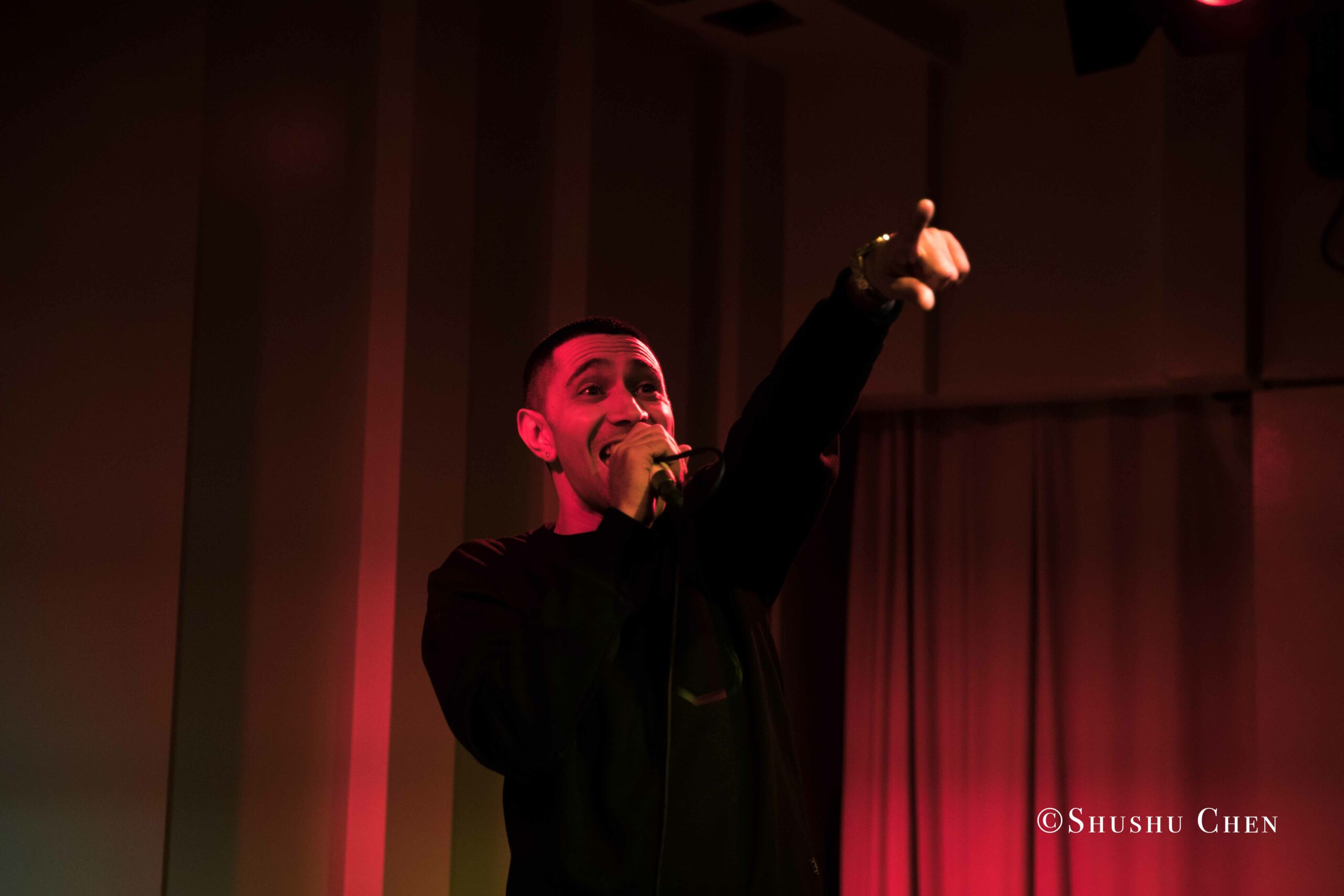 singer-performing-from-book-presentation-and-performance-vivo-per-questo-at-casa-italiana