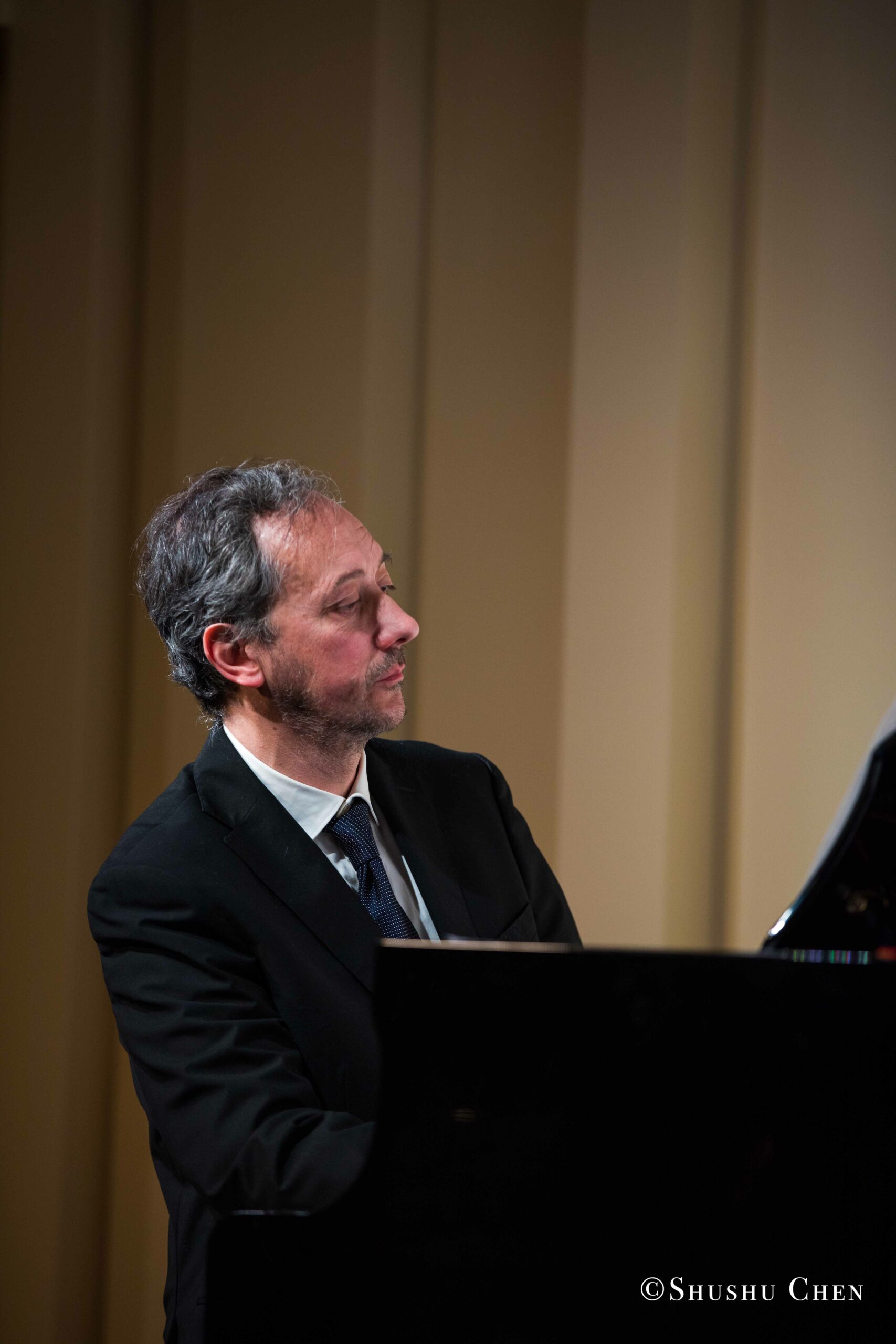 musician-playing-piano-from-concert-an-evening-with-piano-music-of-roberto-scarcella-perino-at-casa-italiana