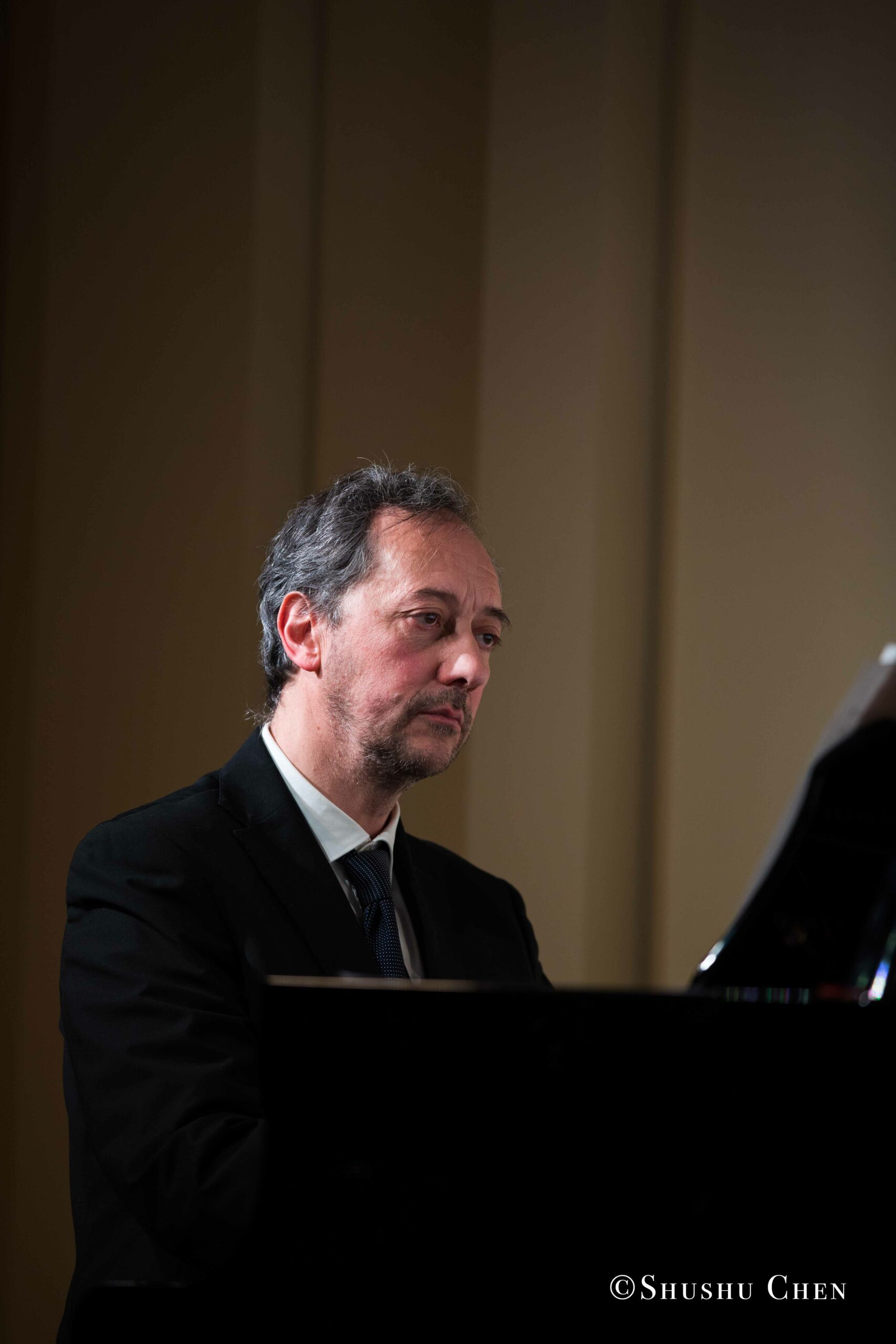 musician-playing-piano-from-concert-an-evening-with-piano-music-of-roberto-scarcella-perino-at-casa-italiana