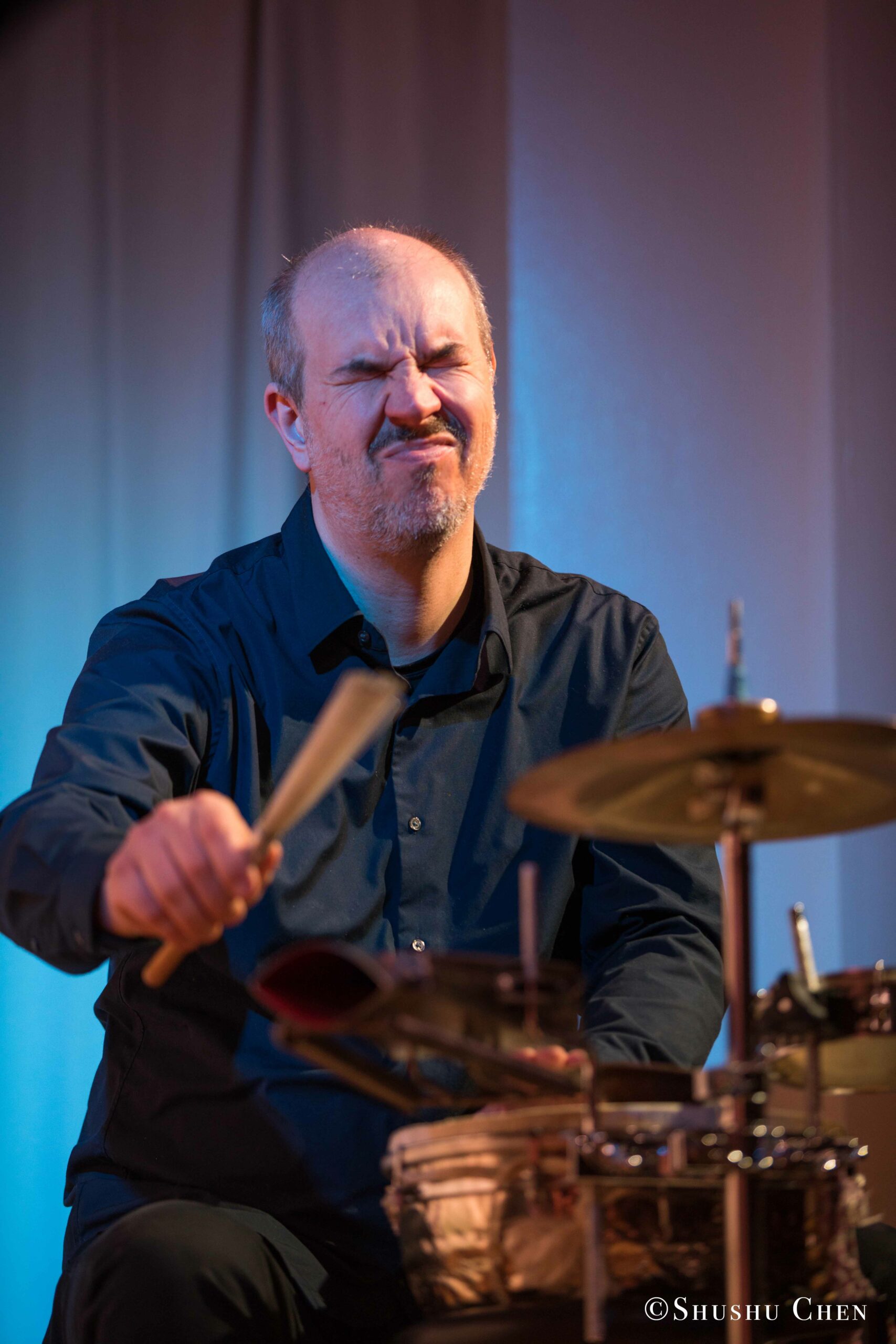 musician-playing-drum-from-concert-quando-la-banda-passo-at-casa-italiana