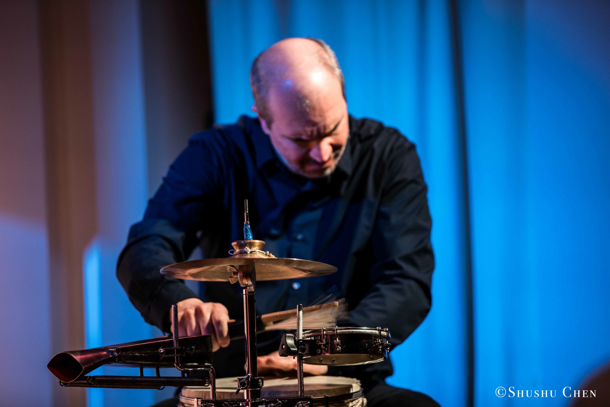 musician-playing-drum-from-concert-quando-la-banda-passo-at-casa-italiana