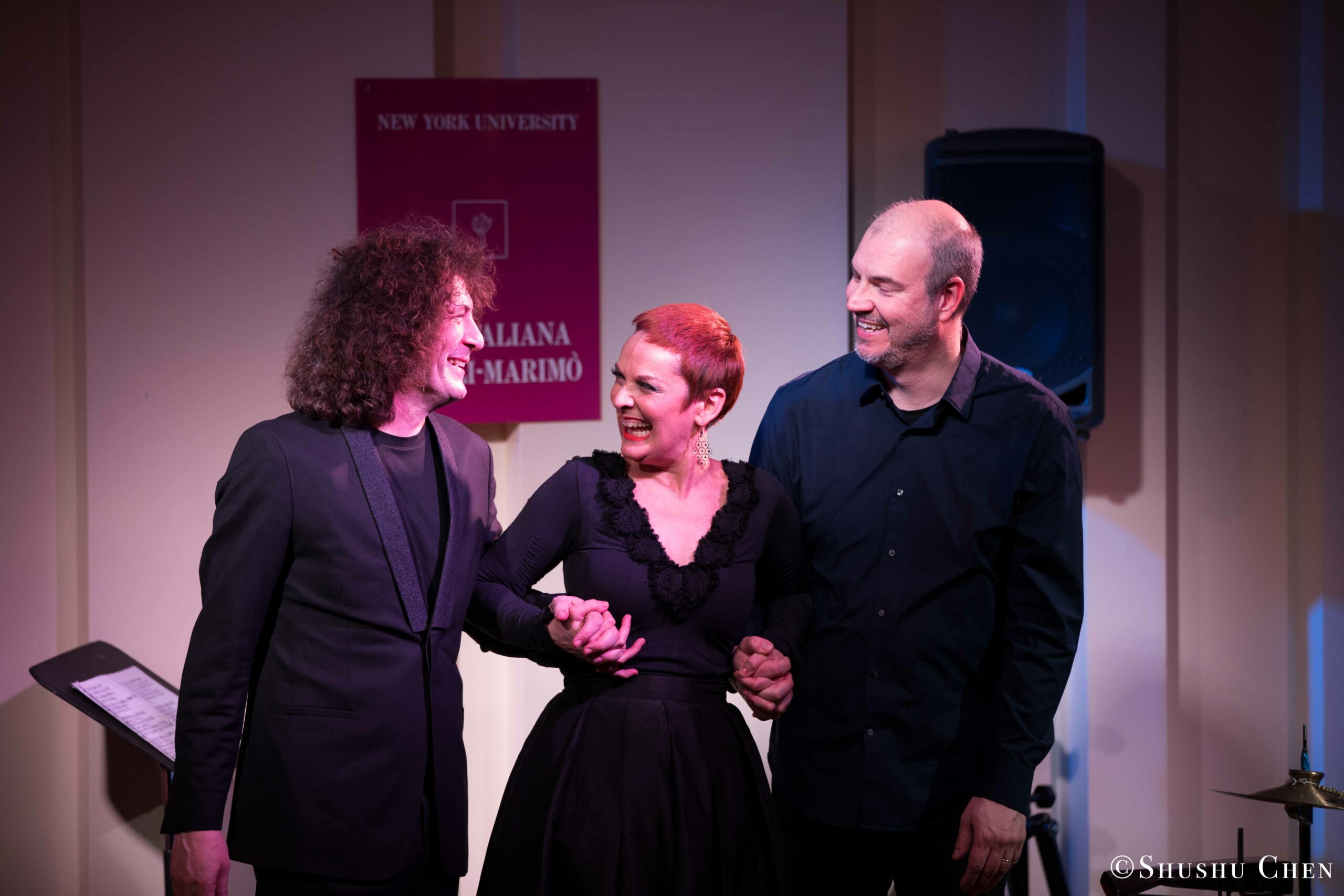 artists-smiling-from-concert-quando-la-banda-passo-at-casa-italiana
