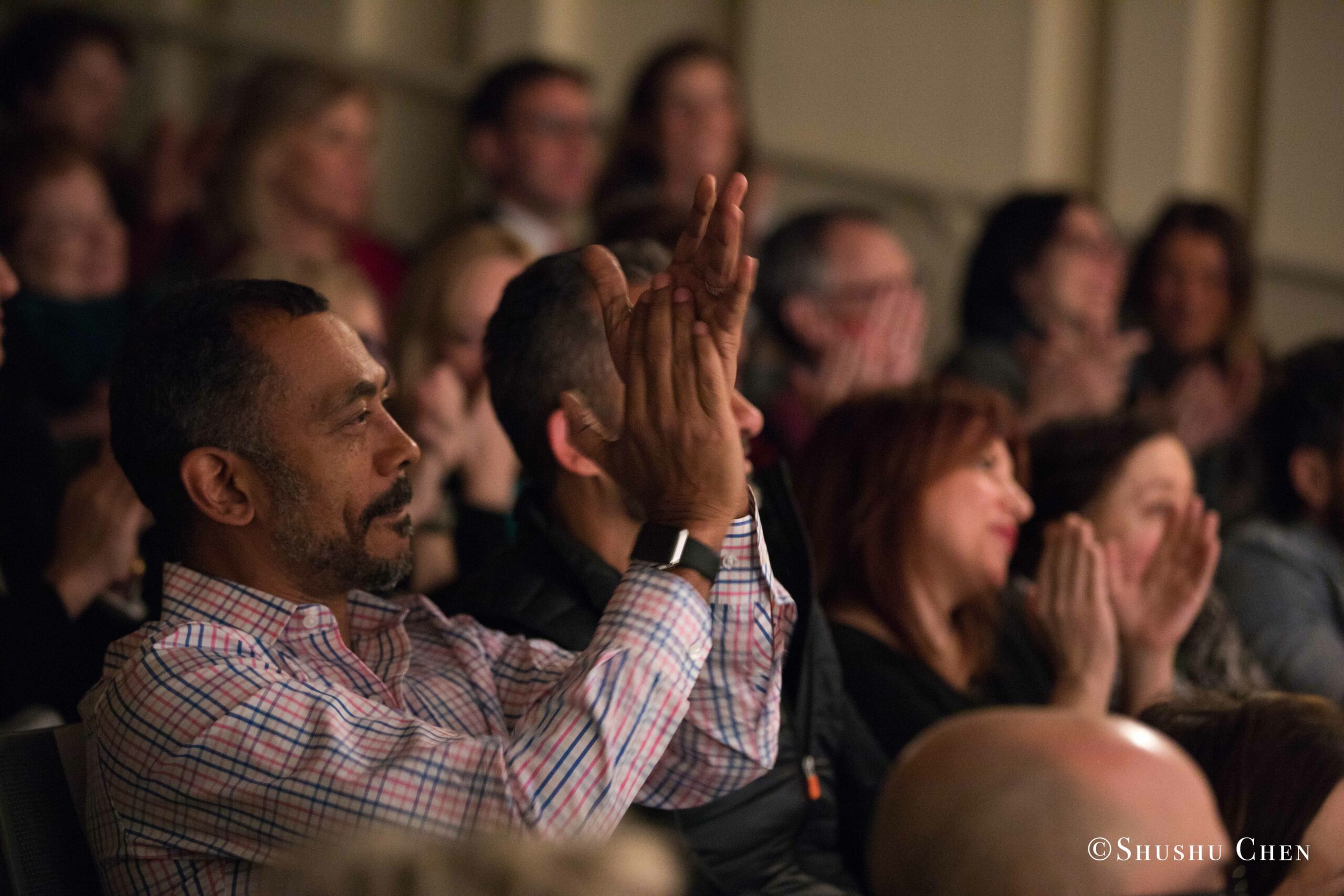 spectators-clapping-from-concert-an-evening-with-piano-music-of-roberto-scarcella-perino-at-casa-italiana