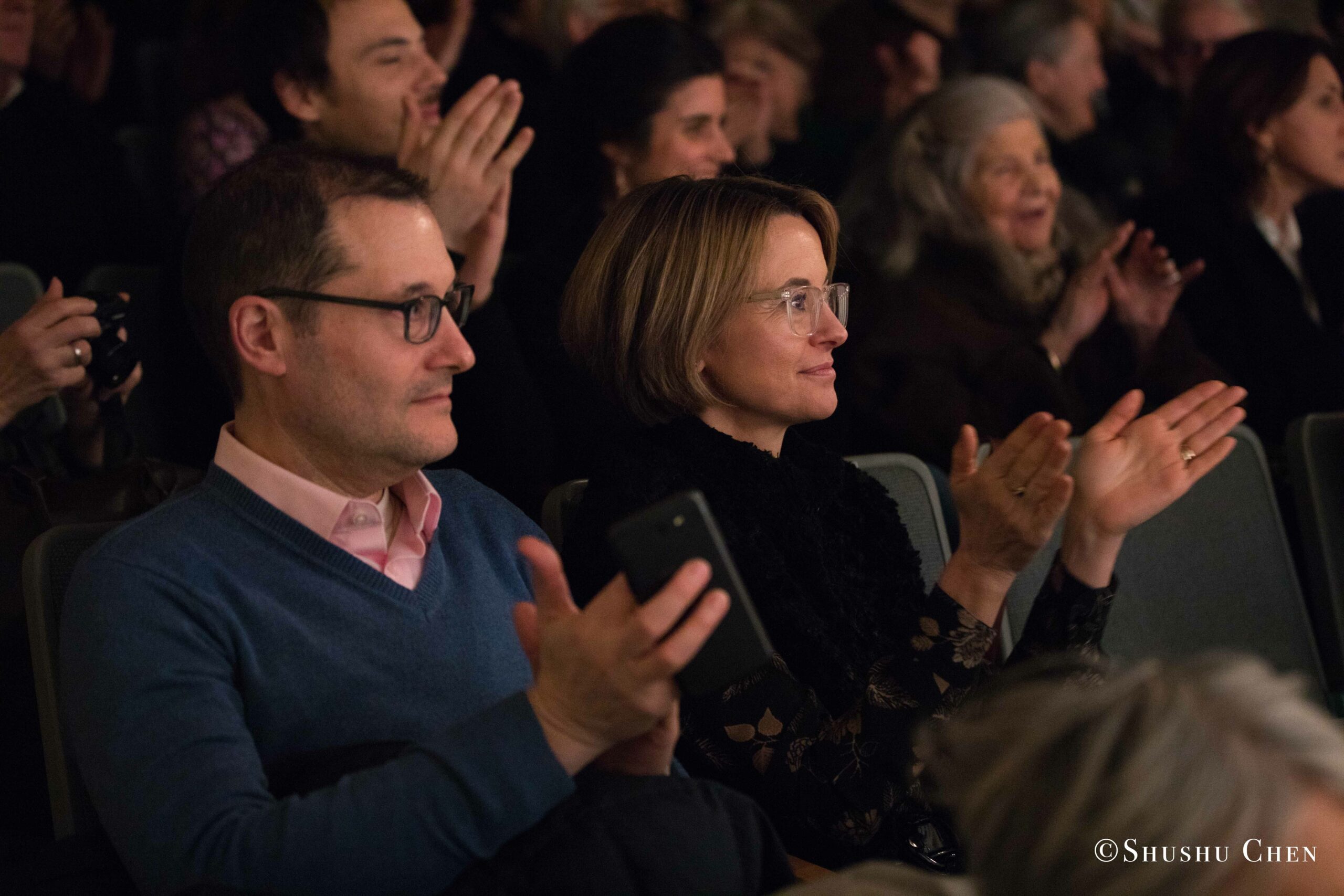 spectators-clapping-from-concert-an-evening-with-piano-music-of-roberto-scarcella-perino-at-casa-italiana