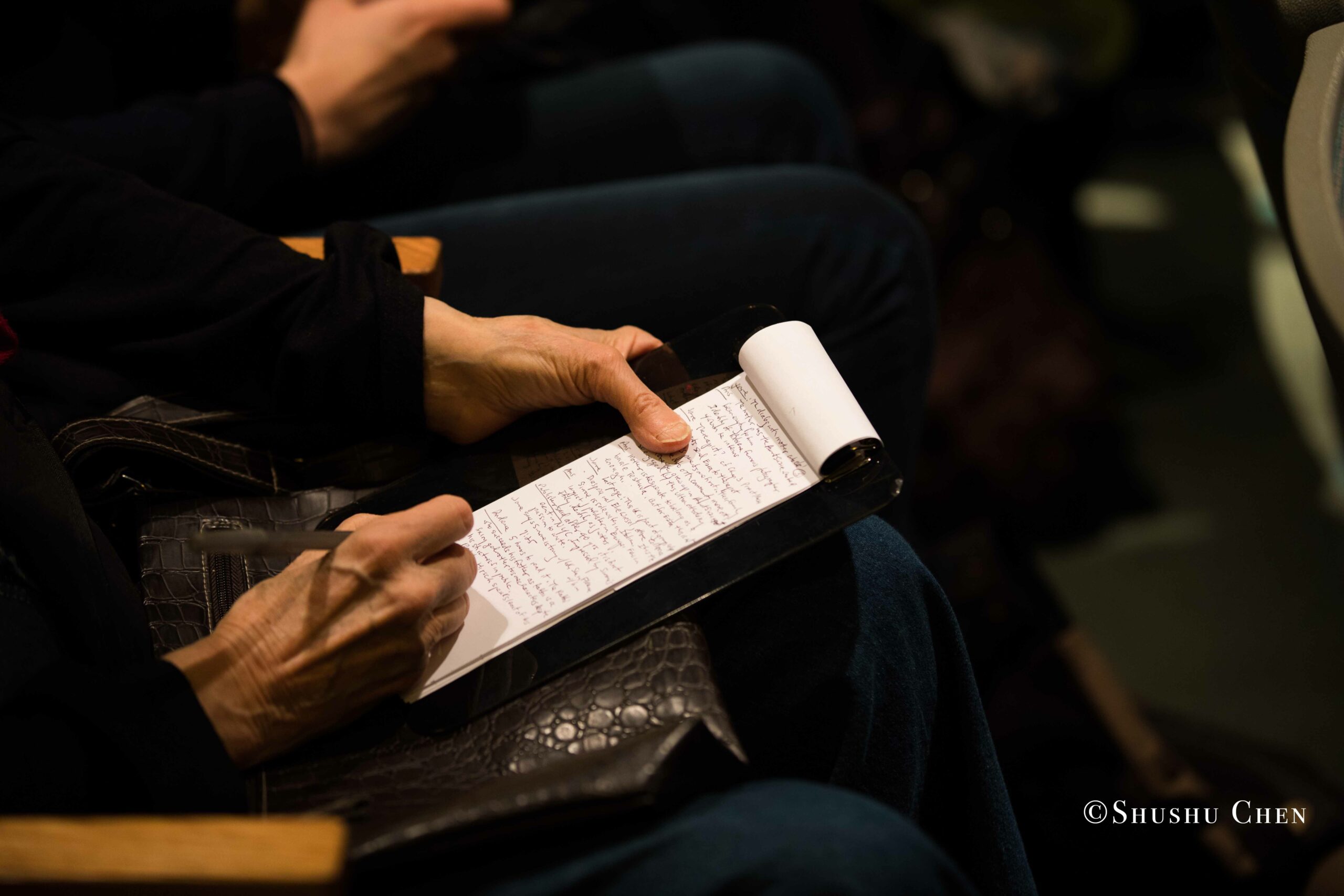 spectator-taking-notes-from-book-presentation-grandangolo-at-casa-italiana