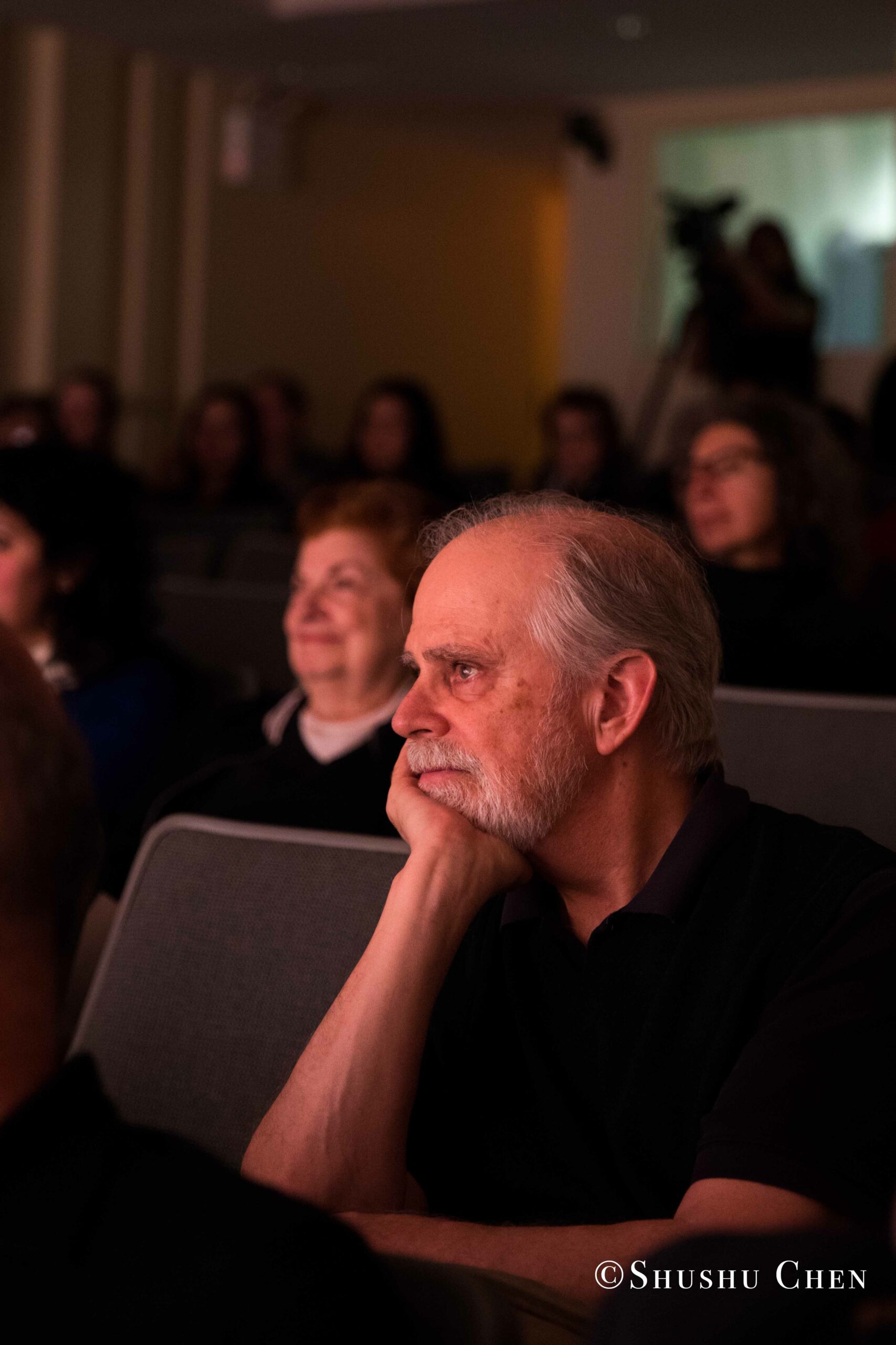 spectators-from-on-the-italian-stage-comedy-at-casa-italiana