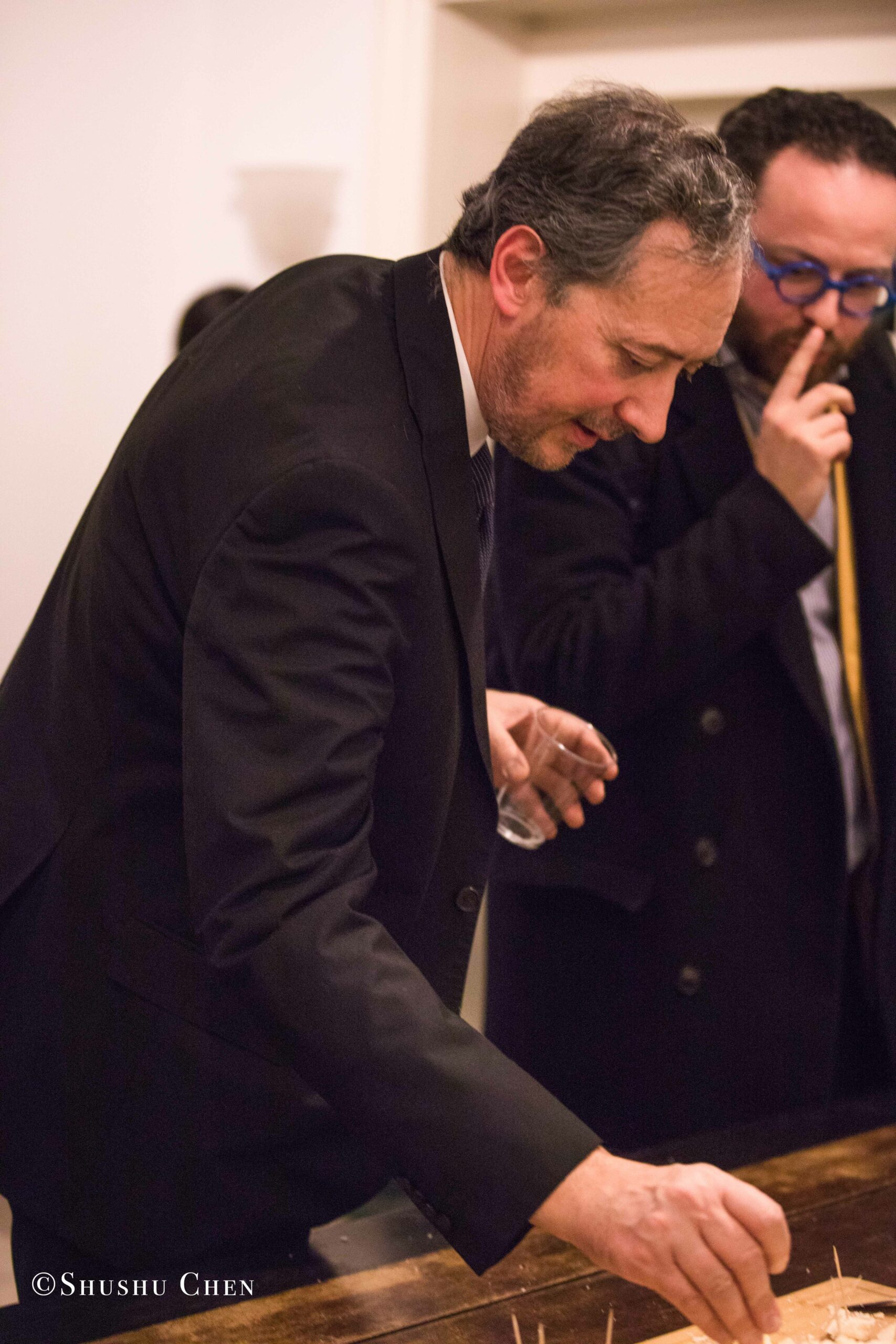 man-eating-cheese-from-concert-an-evening-with-piano-music-of-roberto-scarcella-perino-at-casa-italiana