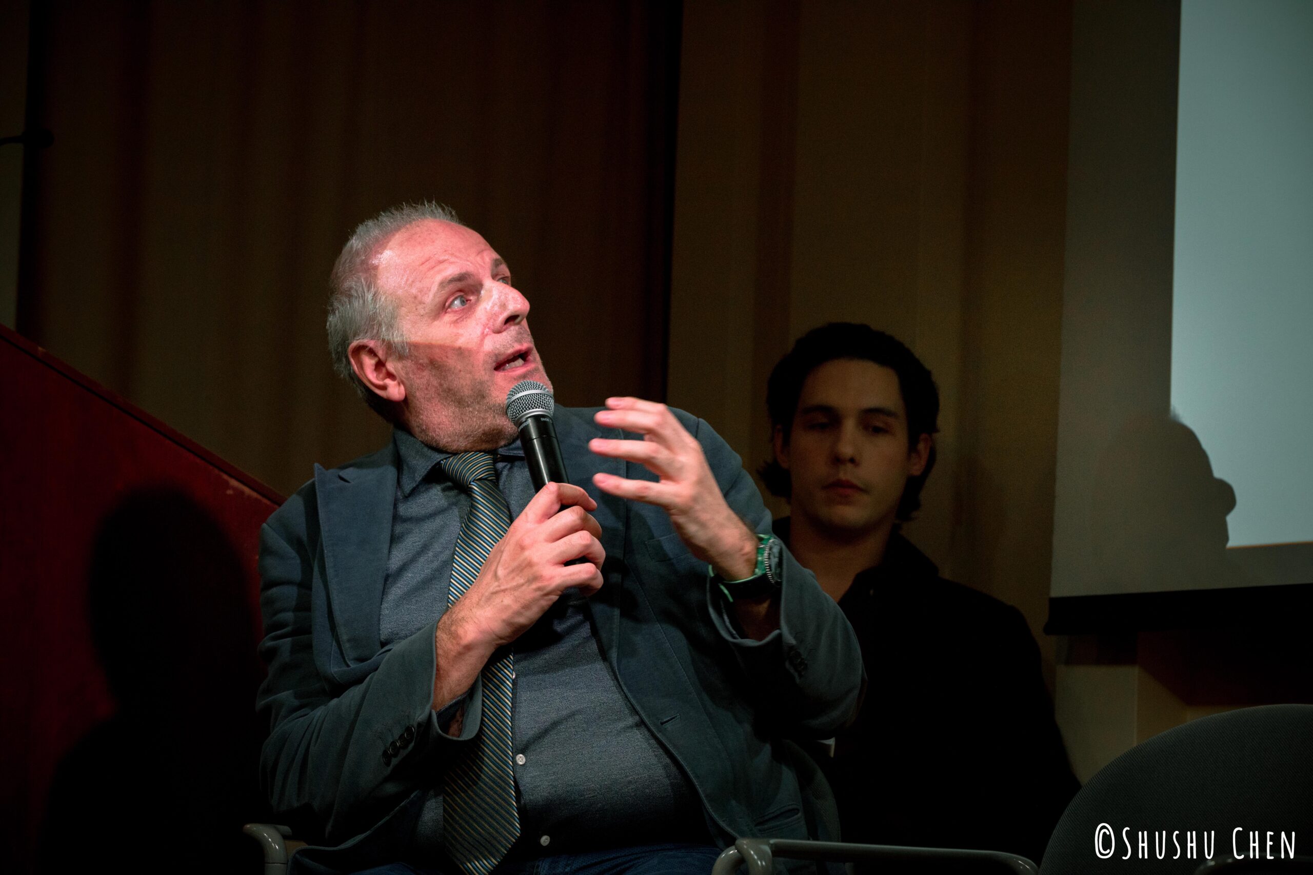 stefano-talking-from-panel-discussion-giornali-locali-in-un-mondo-globale-at-casa-italiana